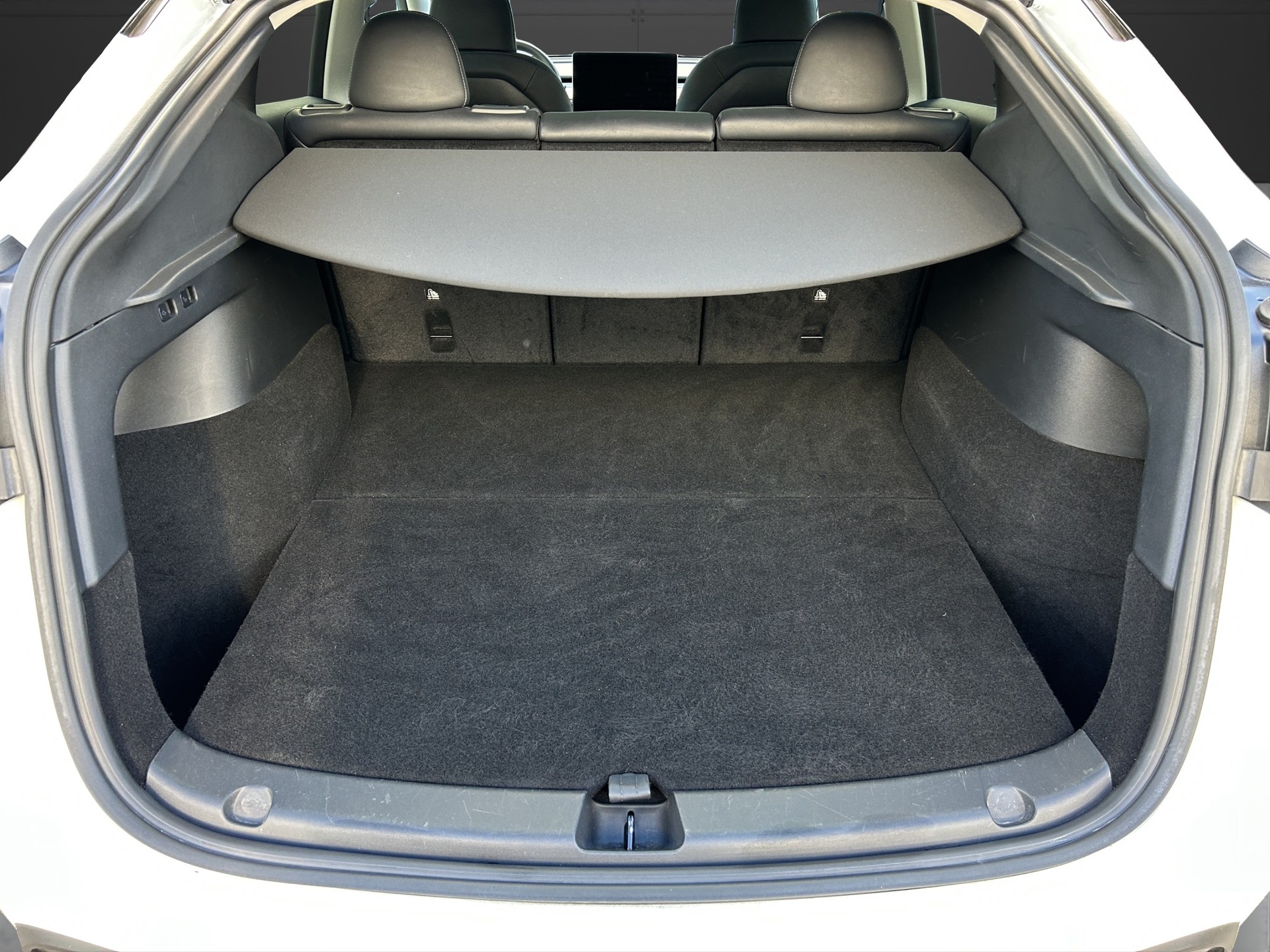 TESLA Model Y Long Range Dual Motor AWD / Model 2023-image-10