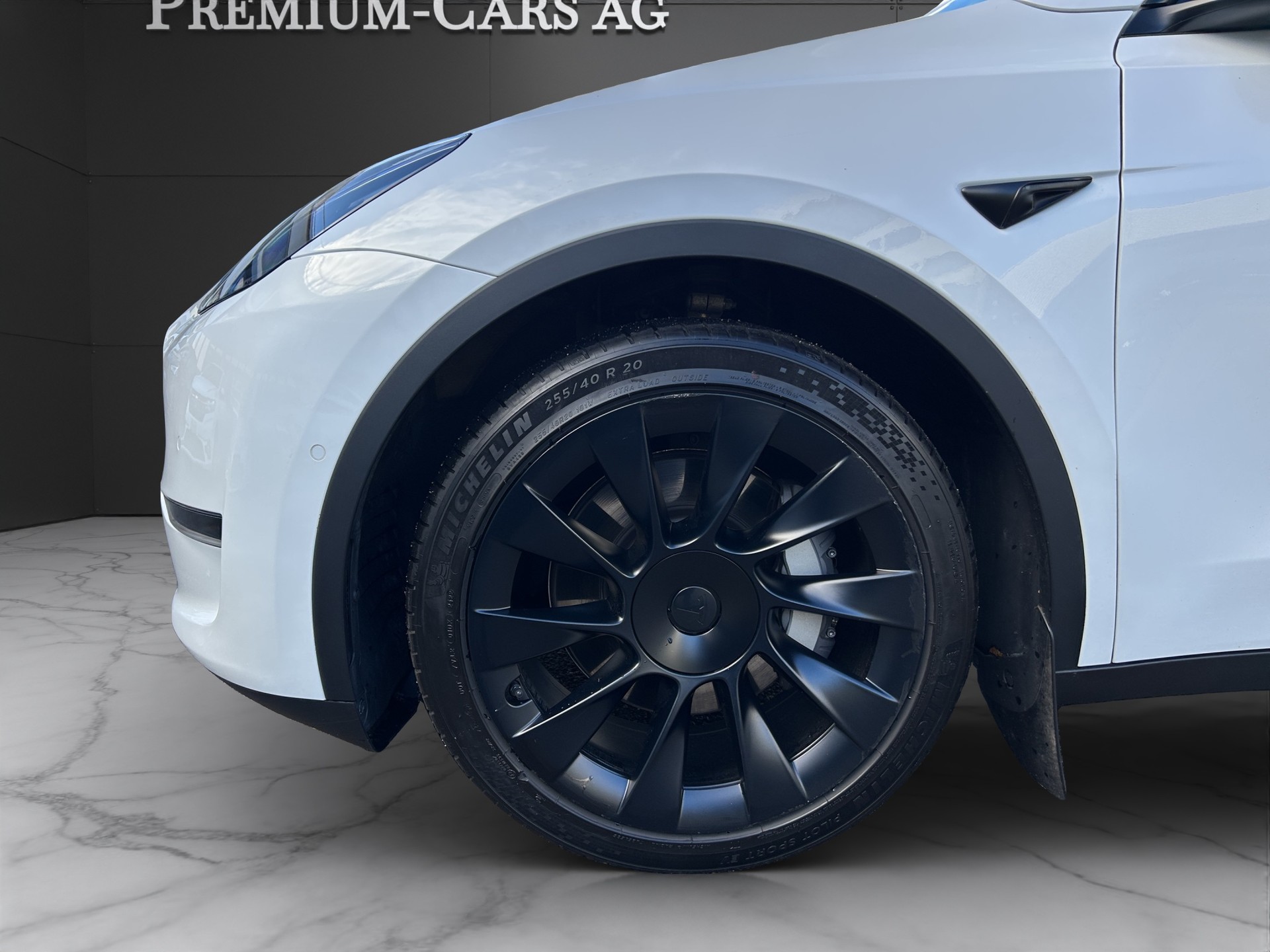 TESLA Model Y Long Range Dual Motor AWD / Model 2023-image-12