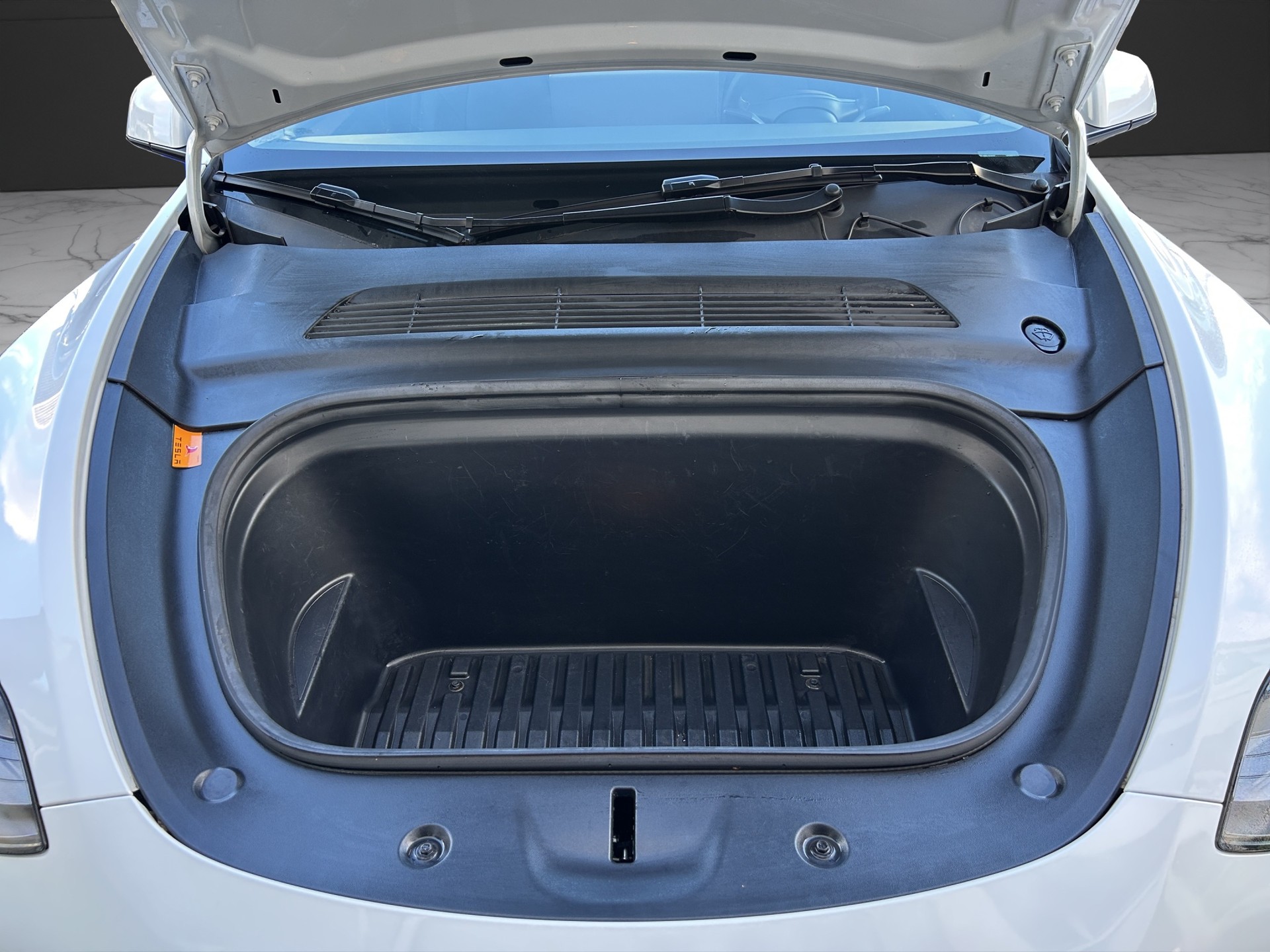 TESLA Model Y Long Range Dual Motor AWD / Model 2023-image-11