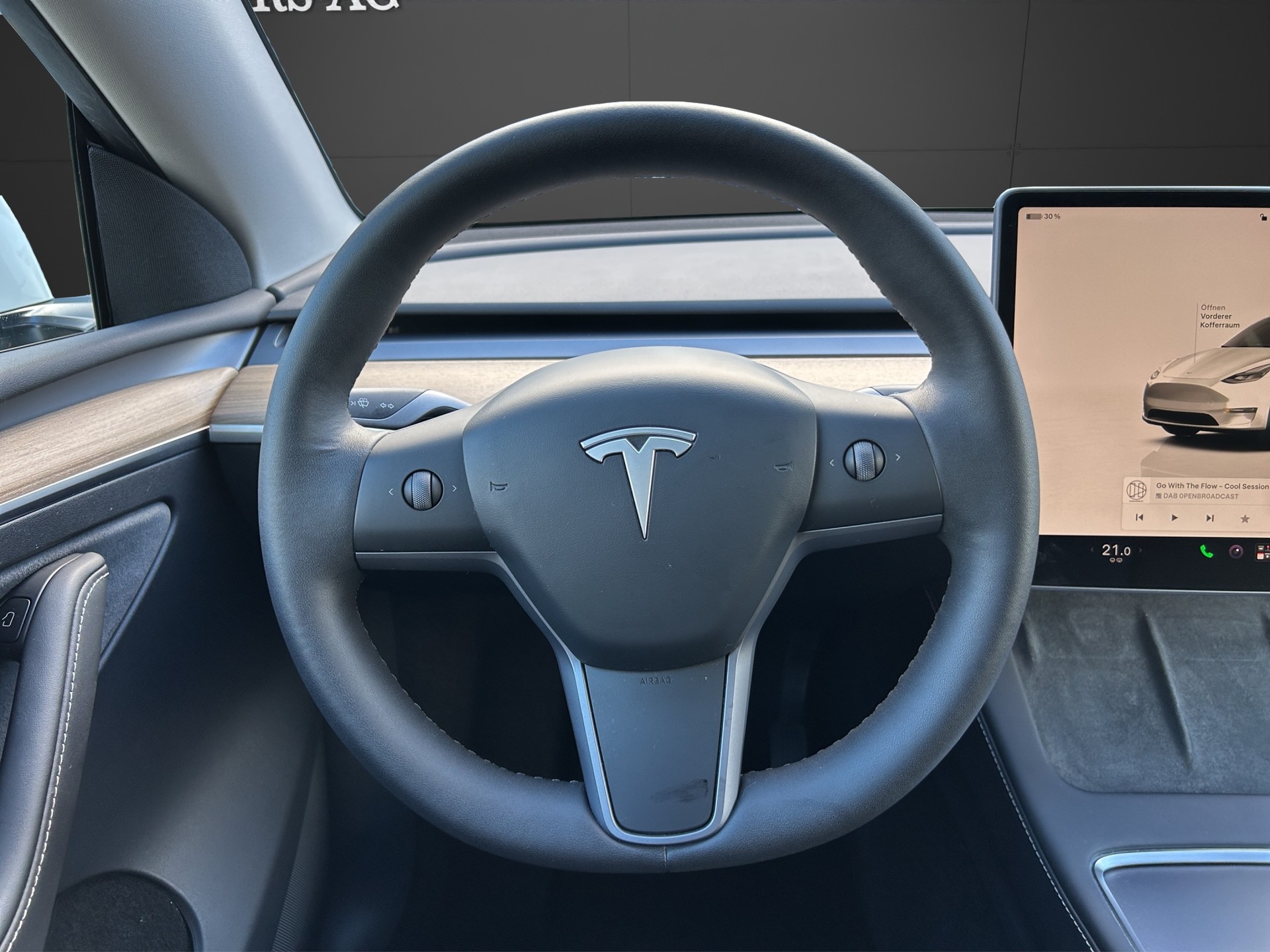 TESLA Model Y Long Range Dual Motor AWD / Model 2023-image-9
