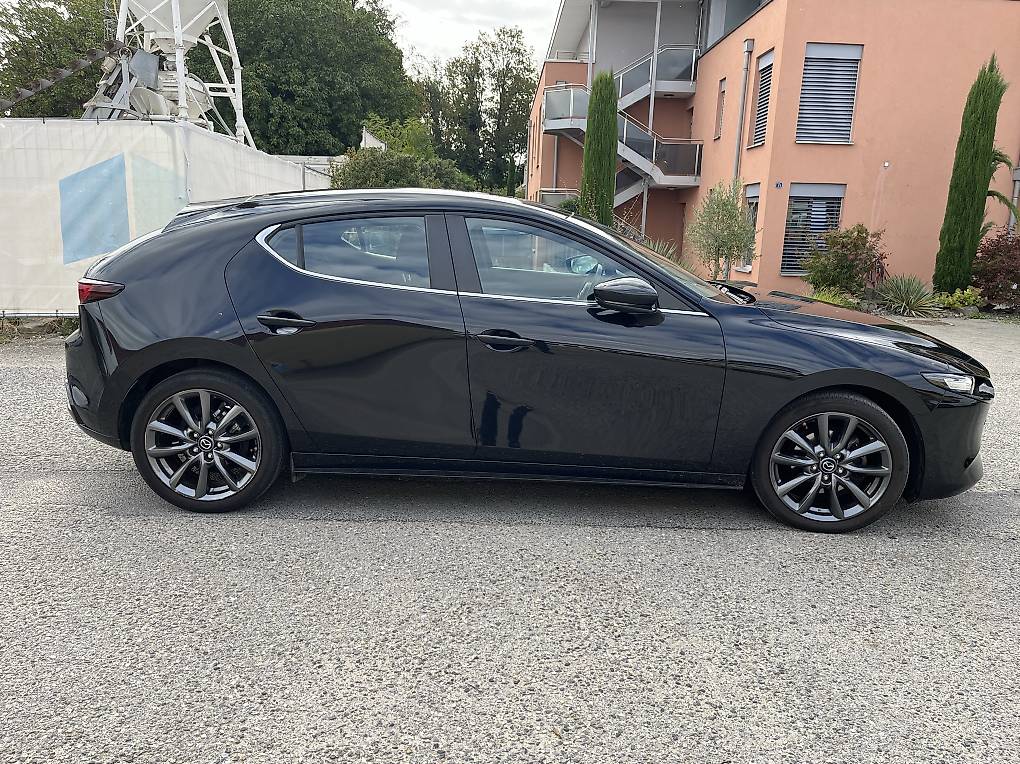 MAZDA 3-image-2