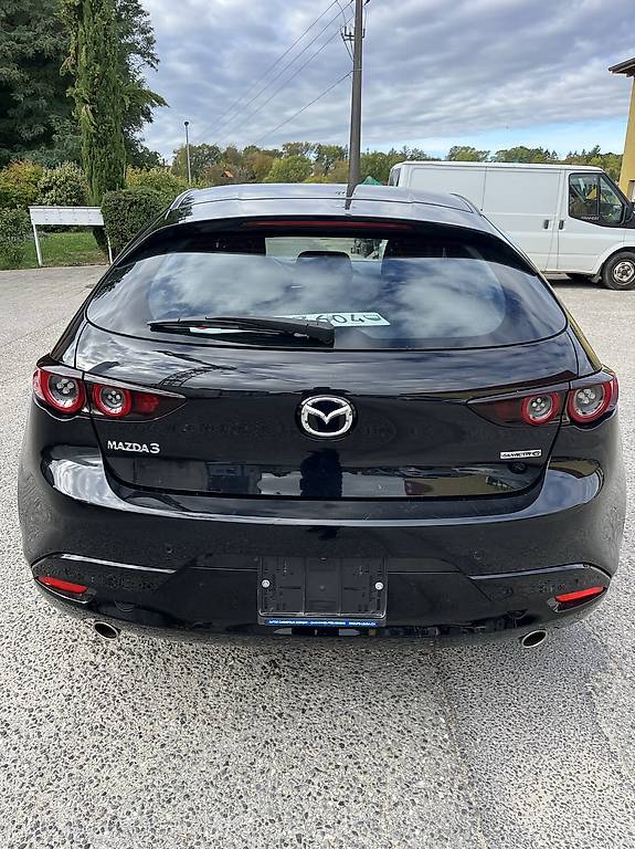 MAZDA 3-image-1