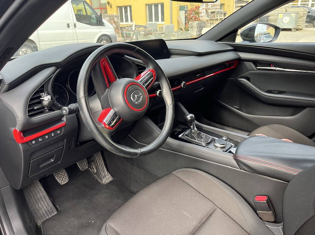 MAZDA 3-image-4