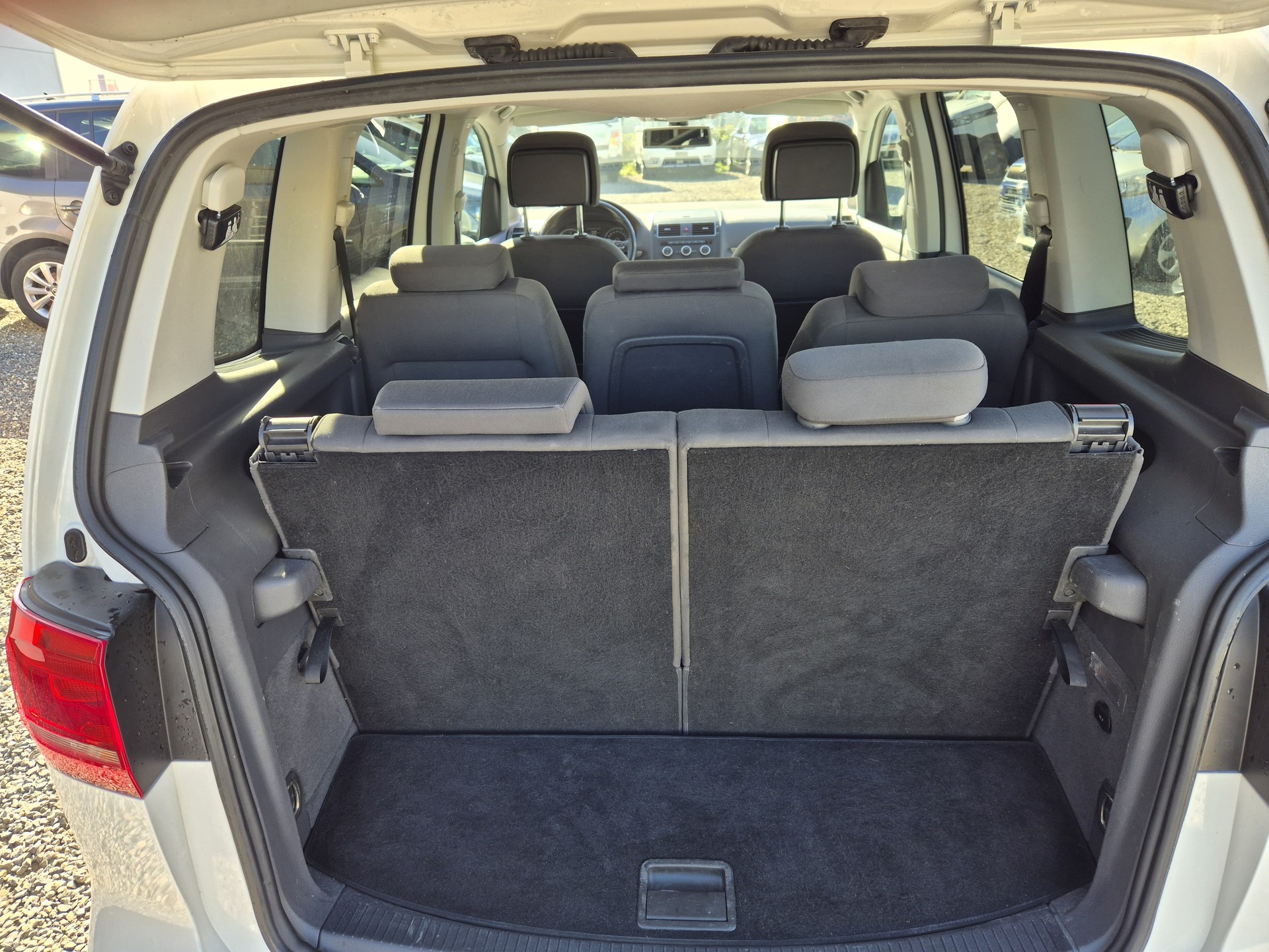 VW Touran 2.0 TDI Comfortline DSG-image-6