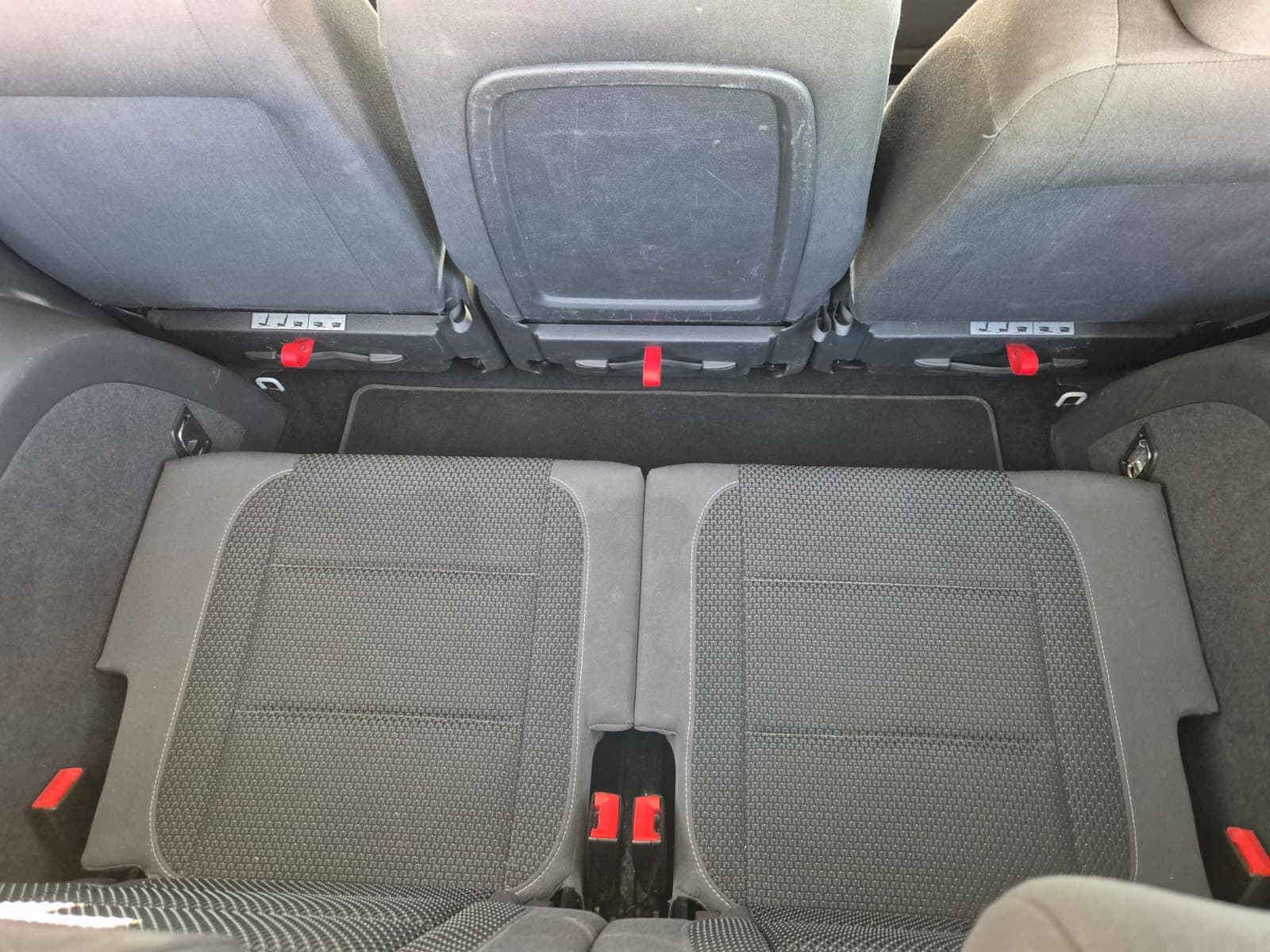 VW Touran 2.0 TDI Comfortline DSG-image-7