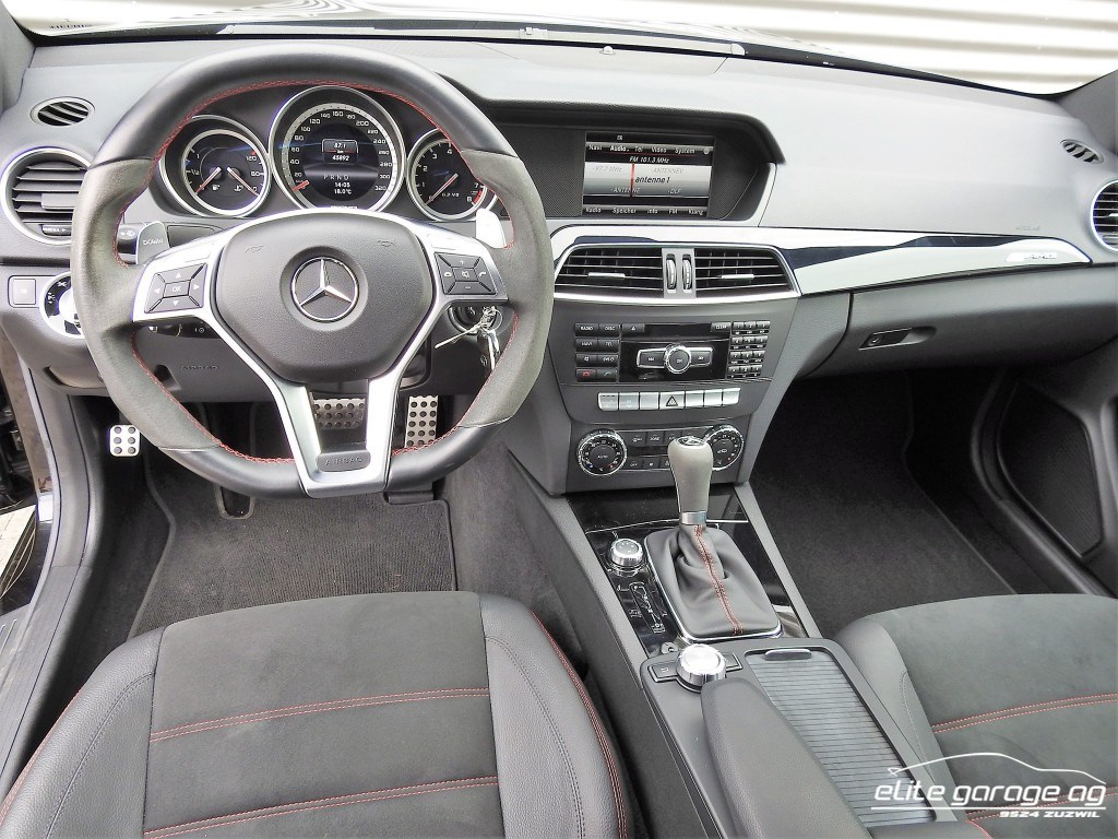 MERCEDES-BENZ C 63 Coupé AMG Black Series-image-9
