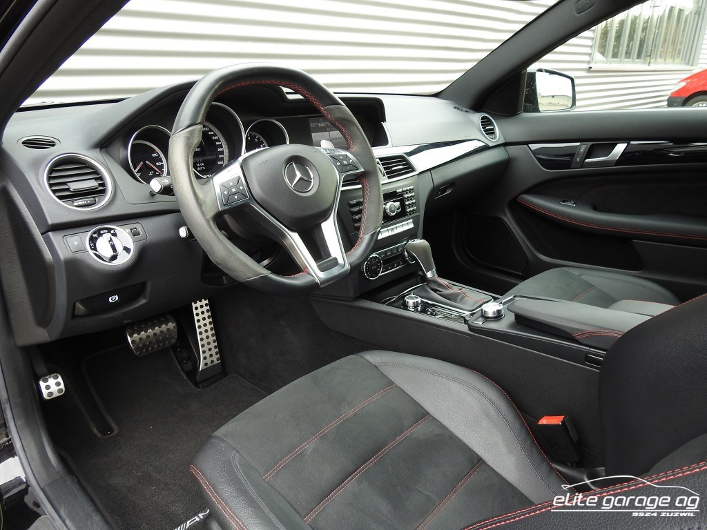 MERCEDES-BENZ C 63 Coupé AMG Black Series-image-8