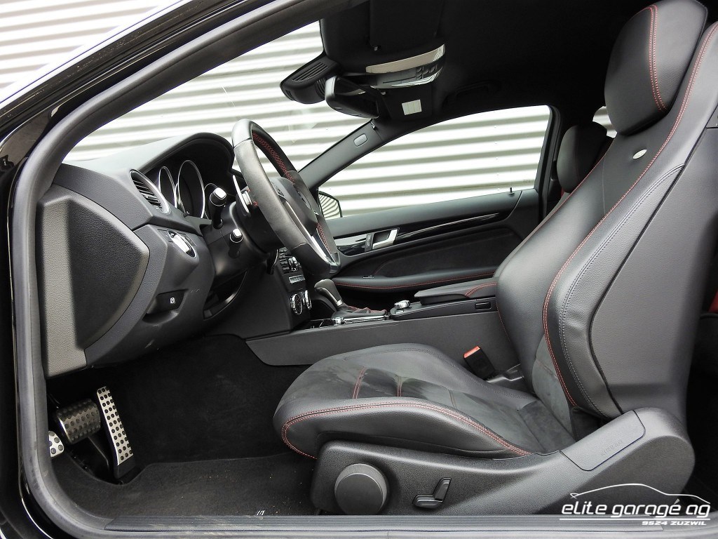 MERCEDES-BENZ C 63 Coupé AMG Black Series-image-7