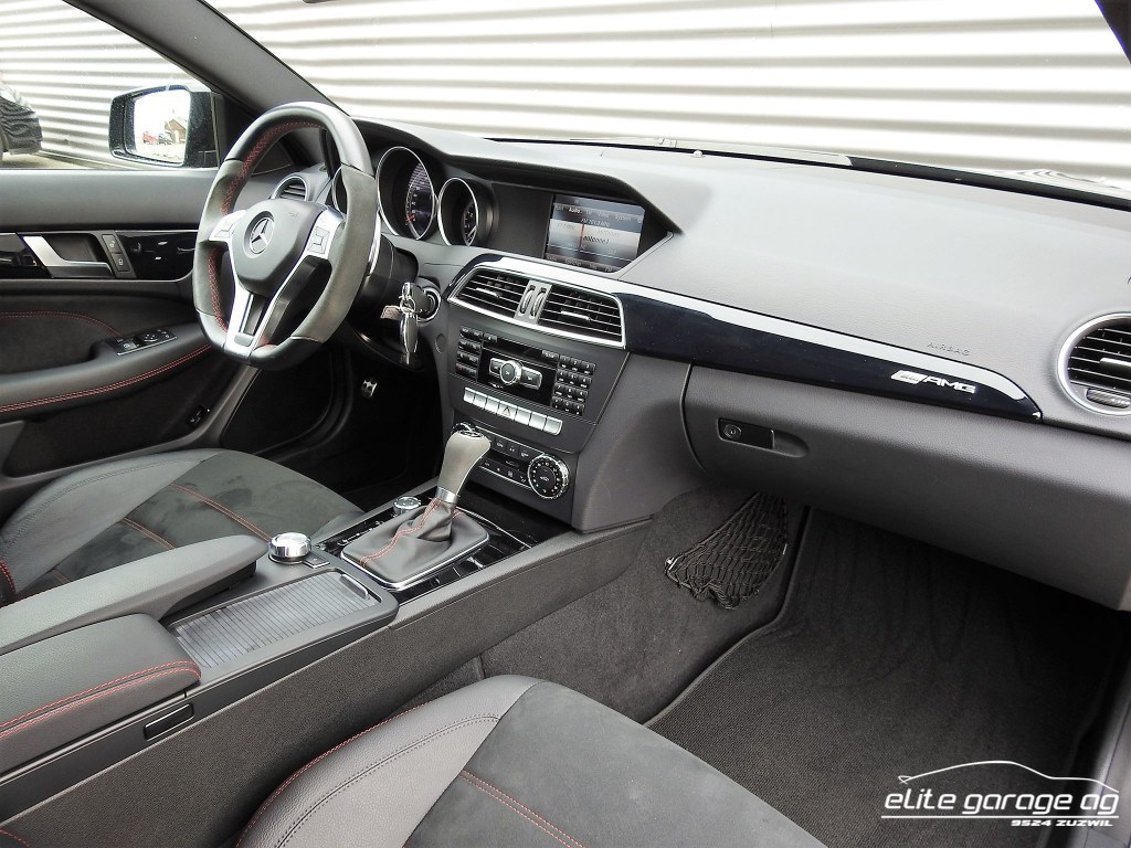 MERCEDES-BENZ C 63 Coupé AMG Black Series-image-10