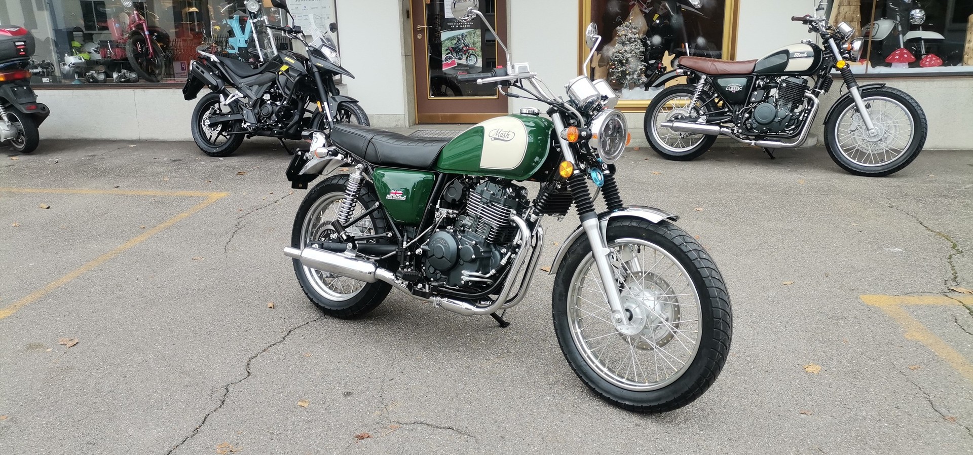 MASH FIVE HUNDRED e5 ABS in grün und schwarz  an Lager