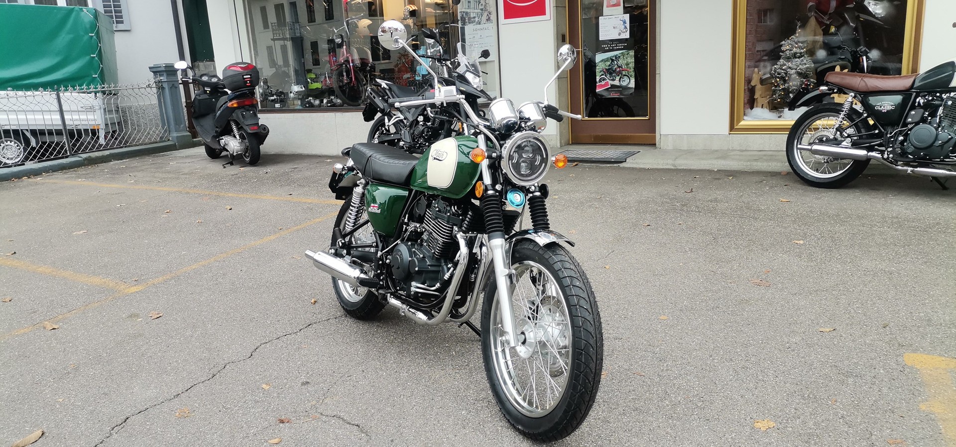 MASH FIVE HUNDRED e5 ABS in grün und schwarz an Lager-image-1