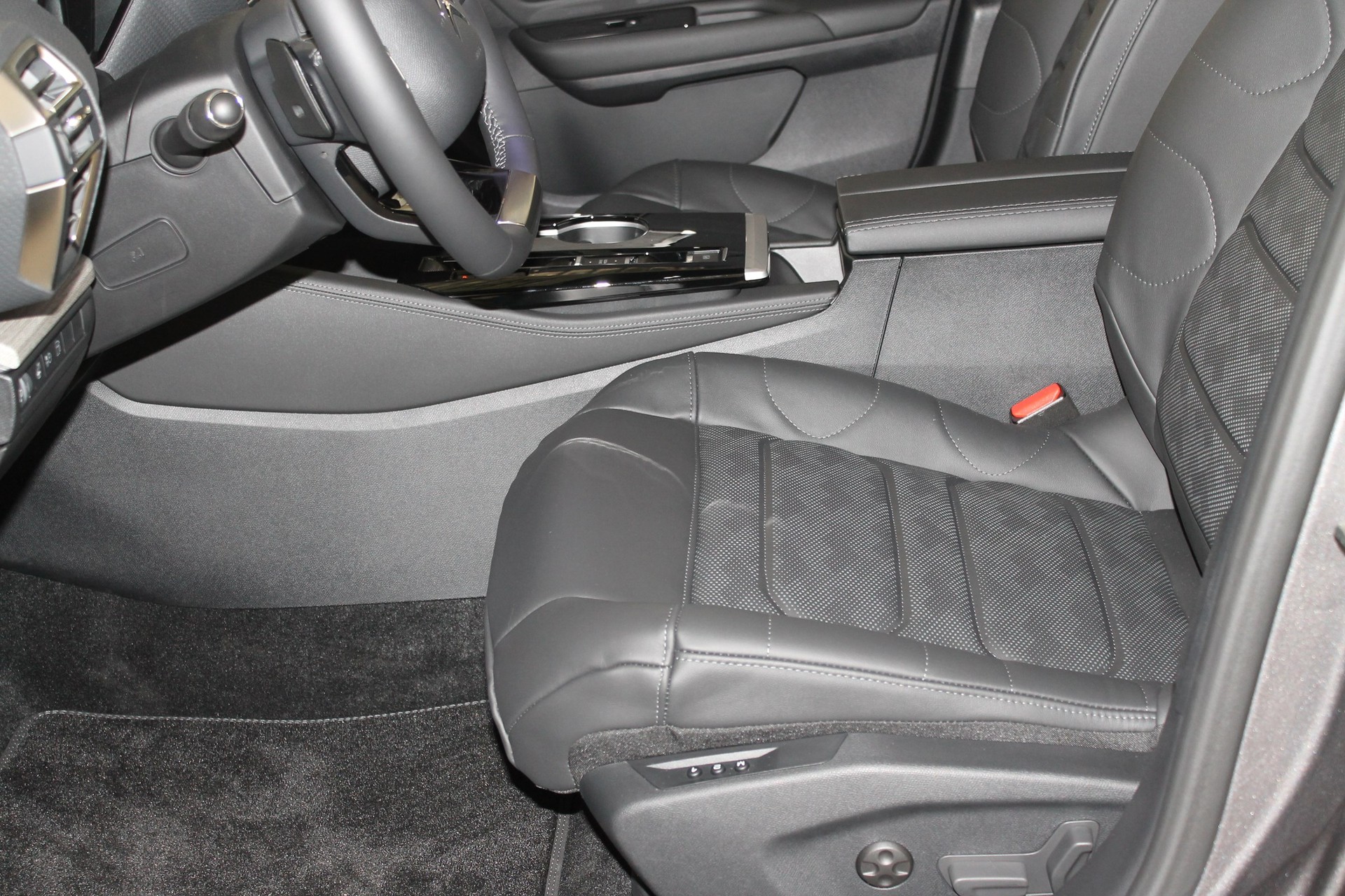 CITROEN C5 X 1.6i PHEV Shine e-EAT8-image-11