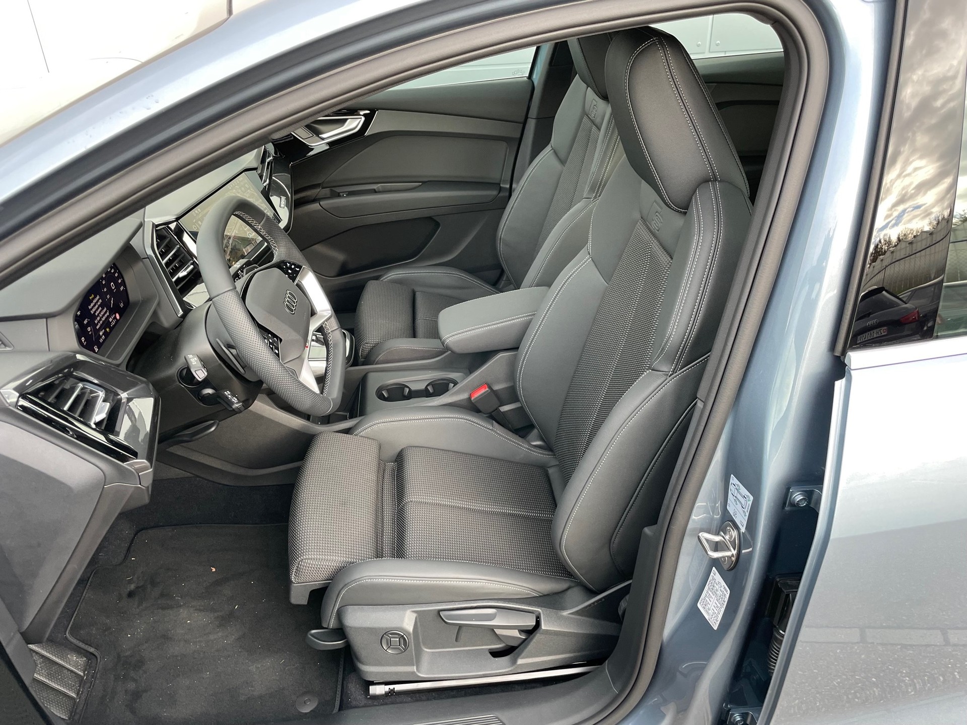AUDI Q4 Sportback e-tron 40-image-9