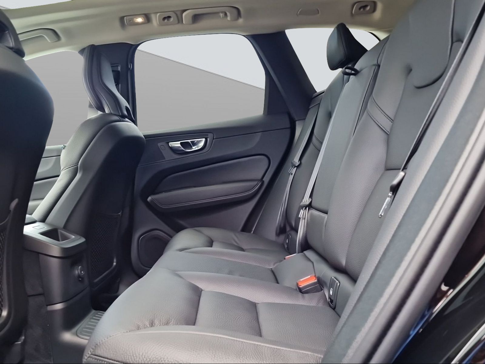 VOLVO XC60 2.0 T6 TE Ultimate Dark eAWD-image-13
