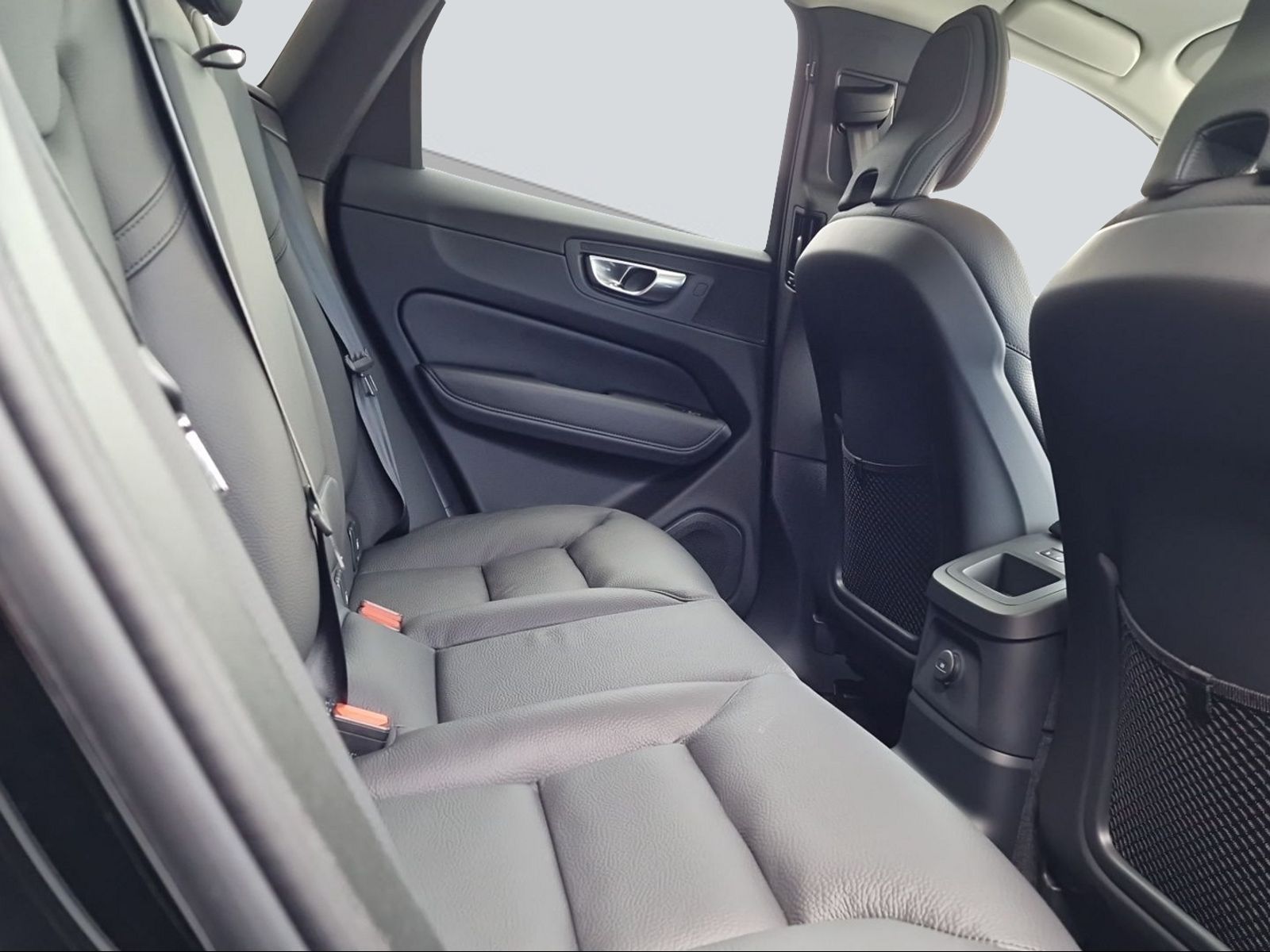 VOLVO XC60 2.0 T6 TE Ultimate Dark eAWD-image-10