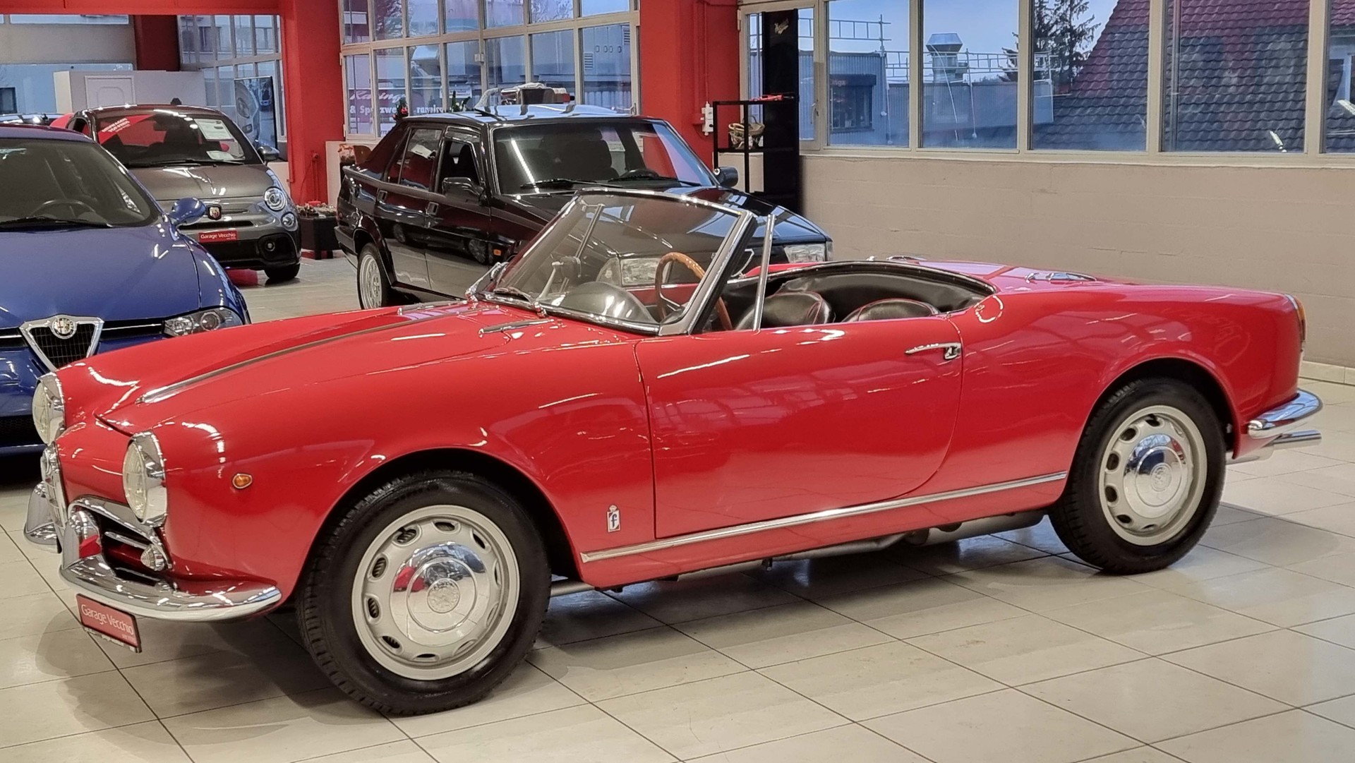 ALFA ROMEO Giulietta Spider Veloce-showroom-element-1
