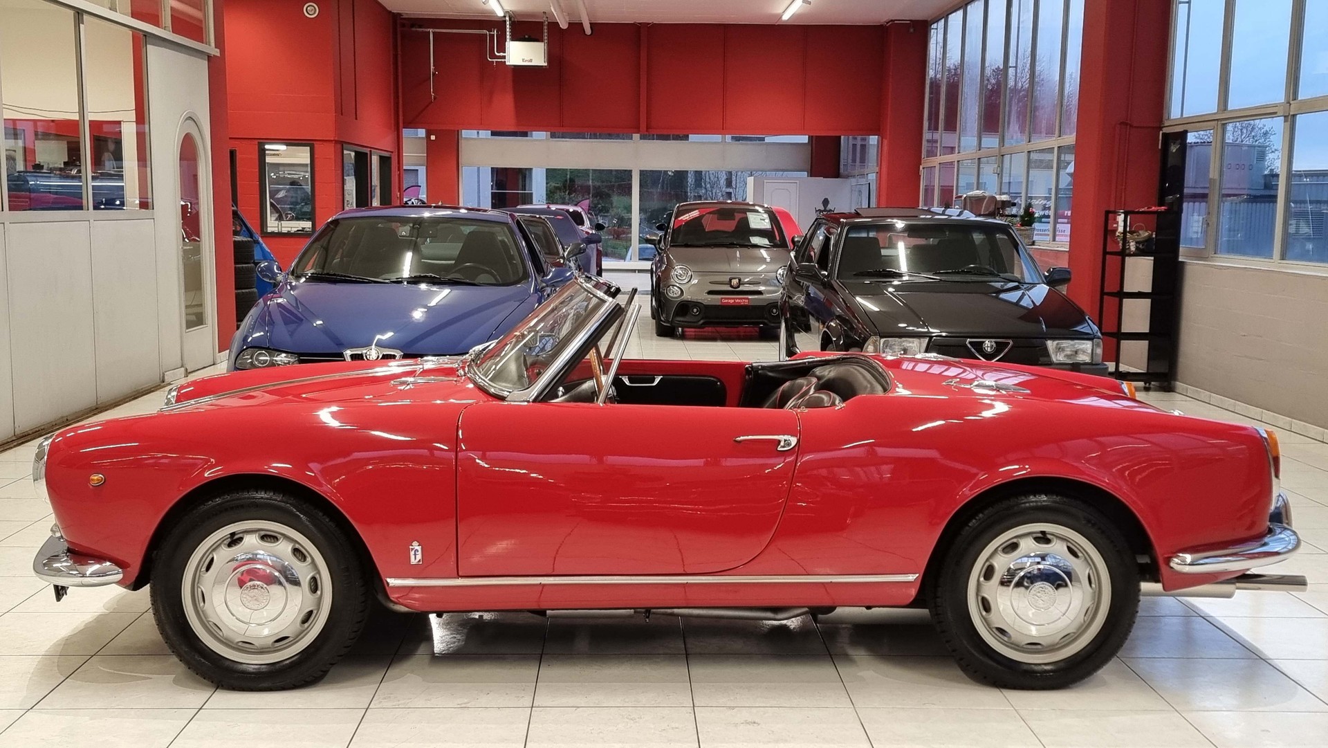 ALFA ROMEO Giulietta Spider Veloce-showroom-element-2
