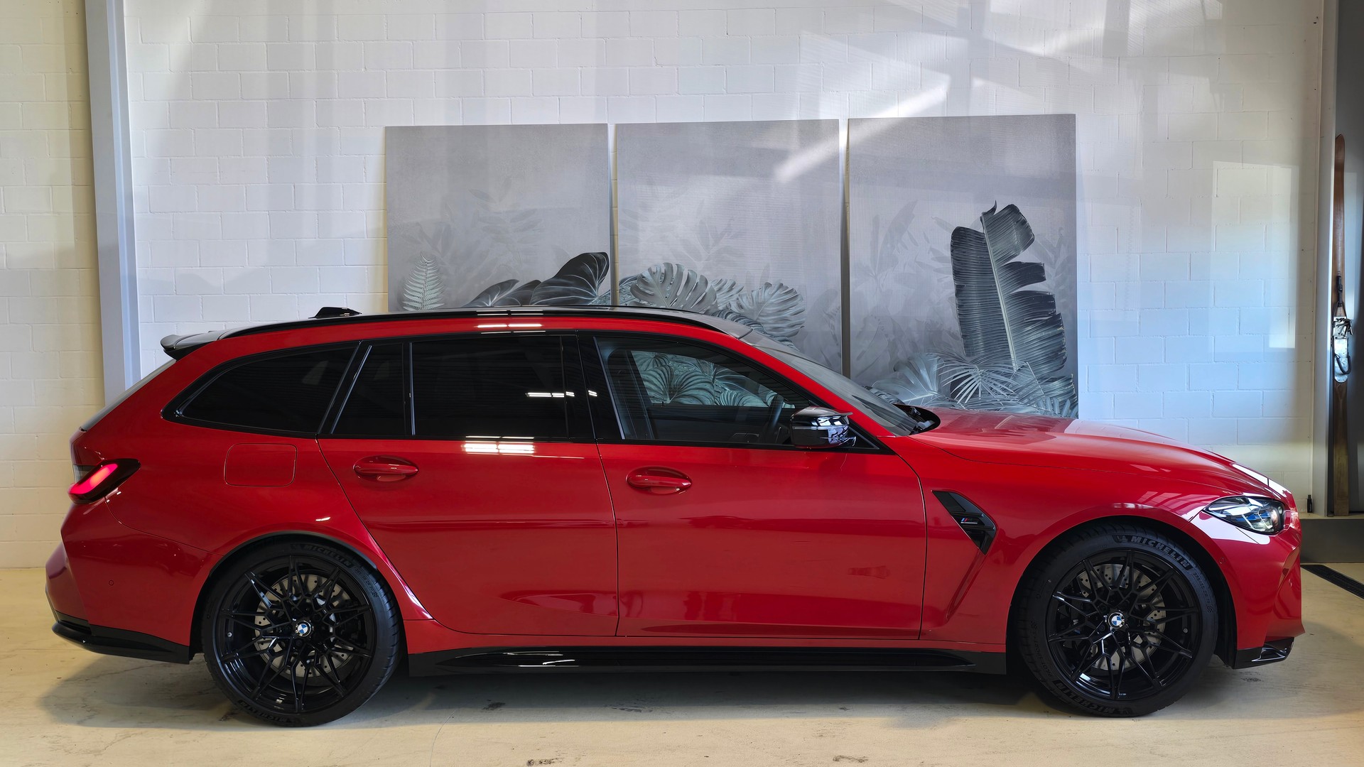 BMW M3 Touring xDrive Competition M-showroom-element-2