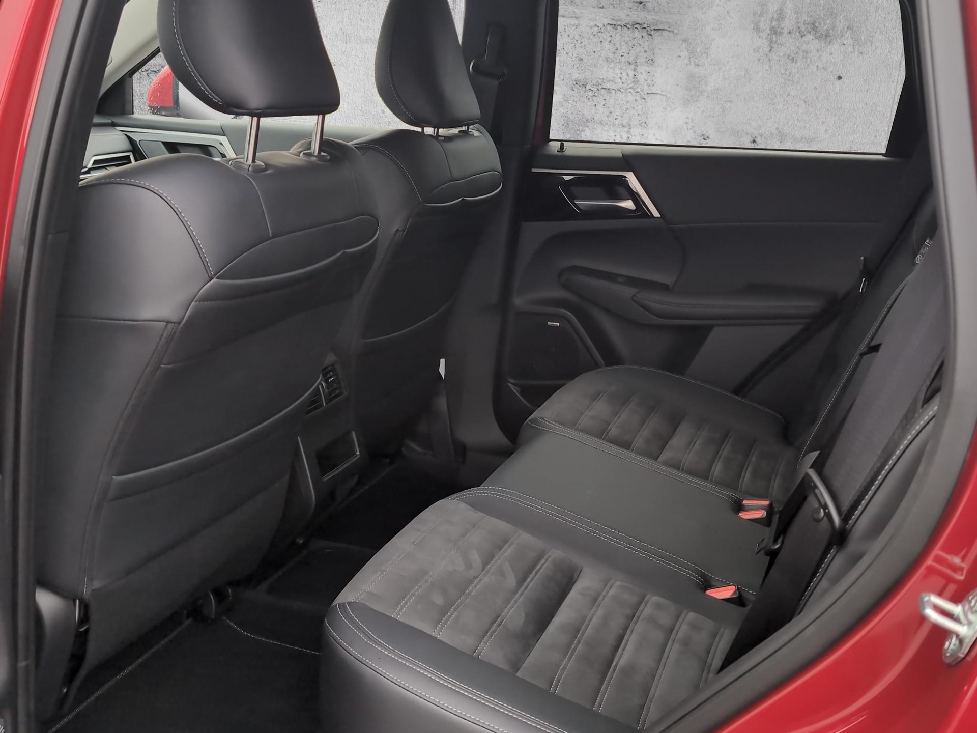 MITSUBISHI Outlander 2.4 PHEV Invite 4x4 Edition-image-16