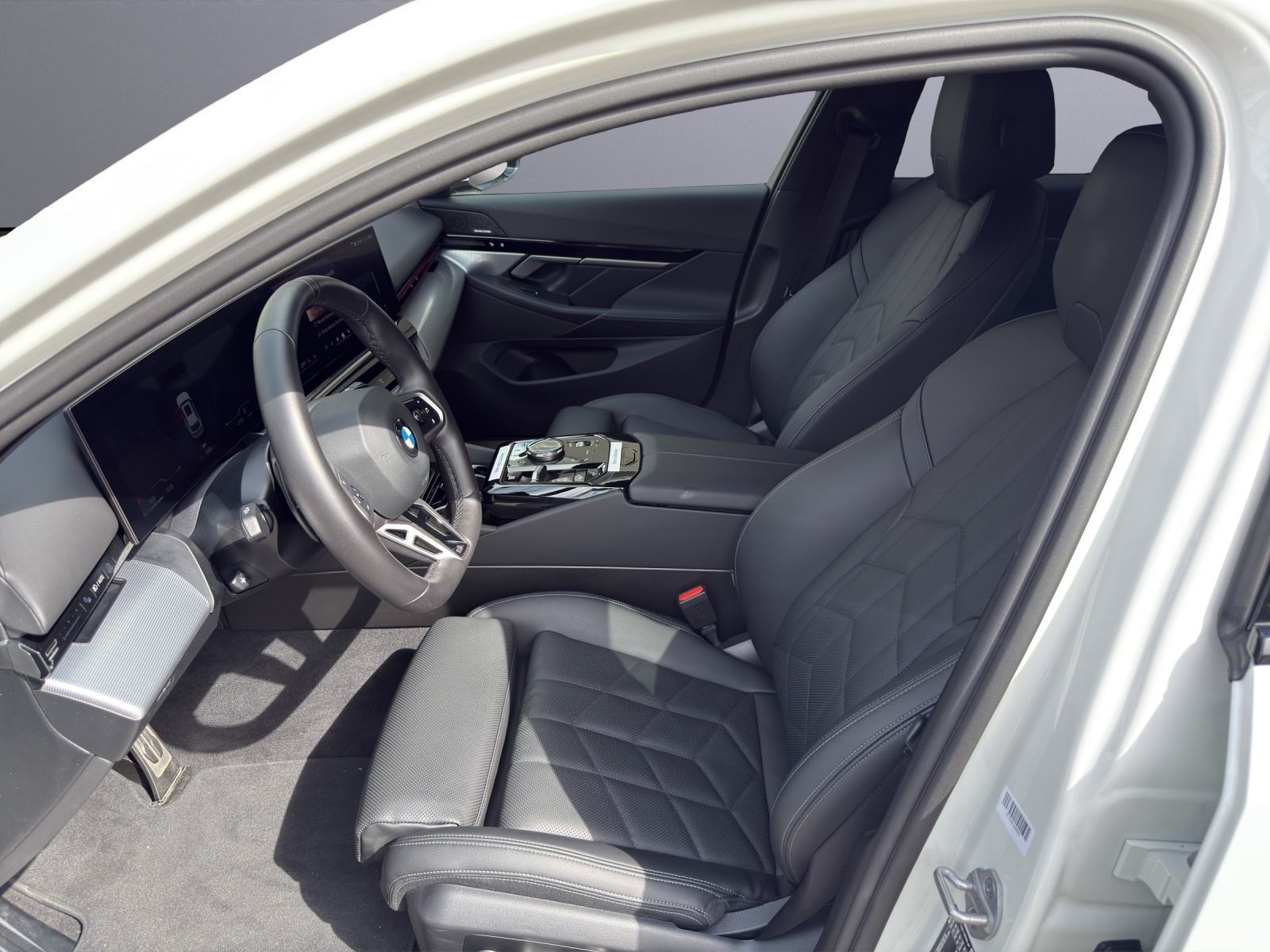 BMW 520d xDrive 48V Touring M Sport Steptronic-image-12