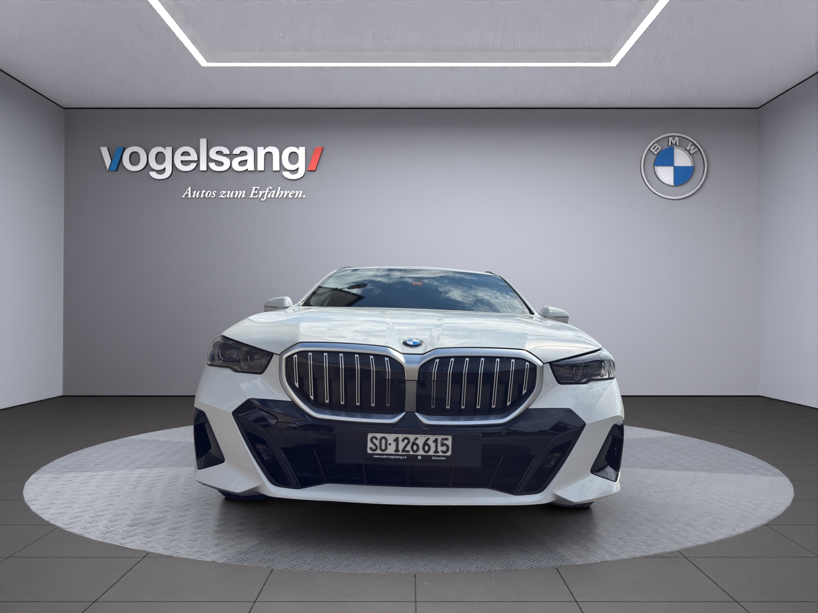 BMW 520d xDrive 48V Touring M Sport Steptronic-image-1