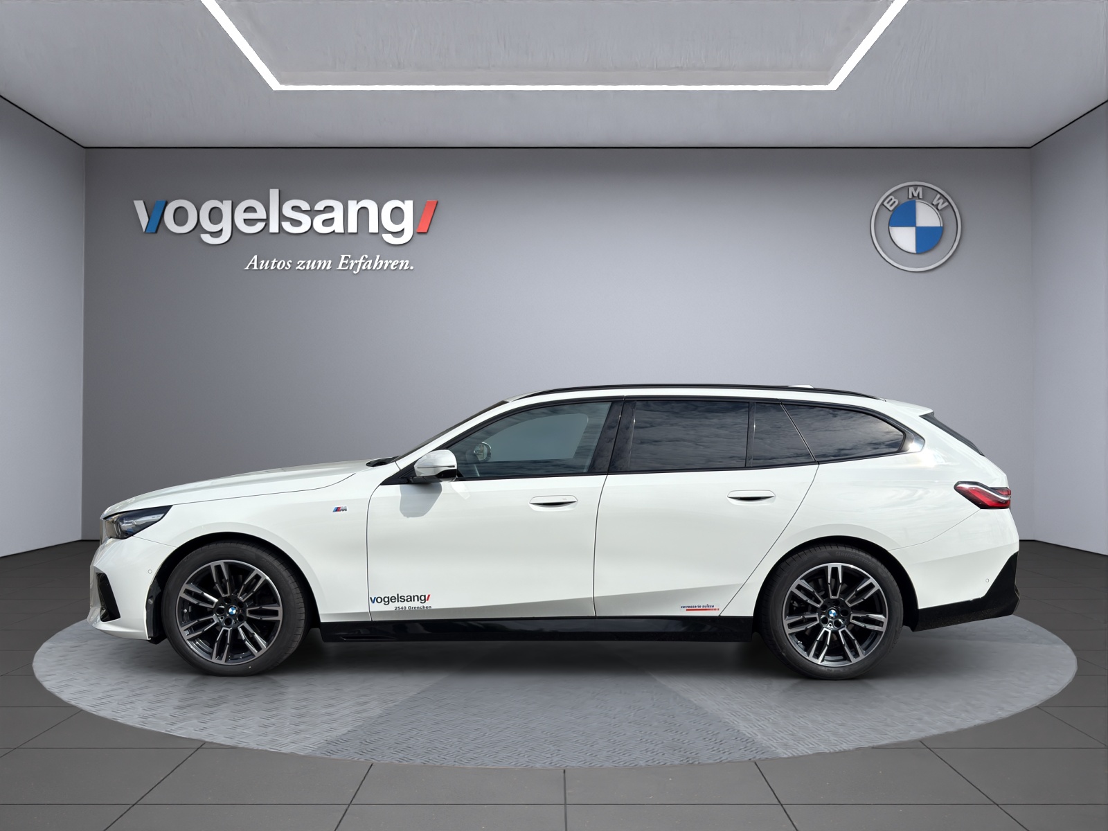 BMW 520d xDrive 48V Touring M Sport Steptronic-image-2