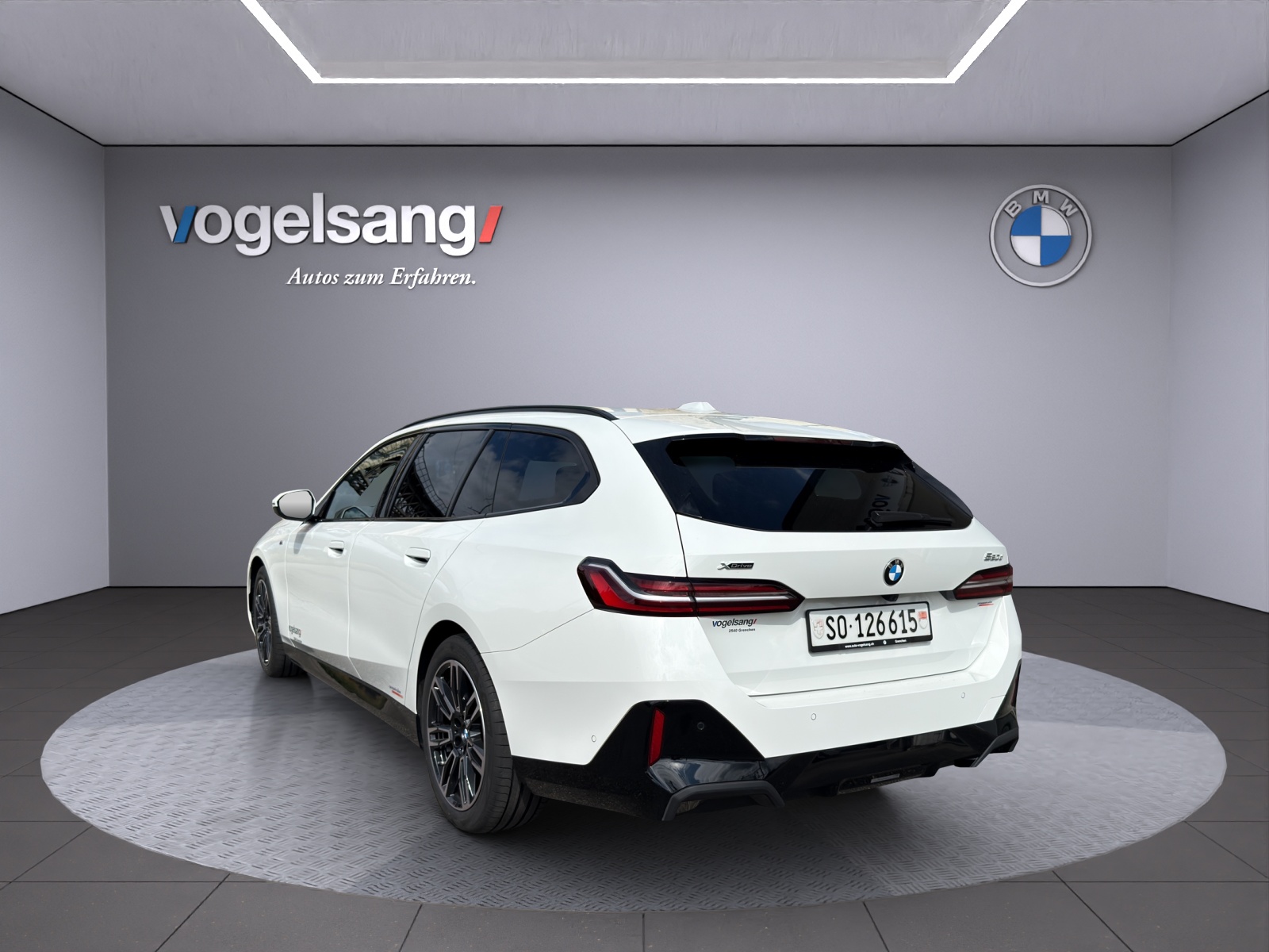 BMW 520d xDrive 48V Touring M Sport Steptronic-image-3