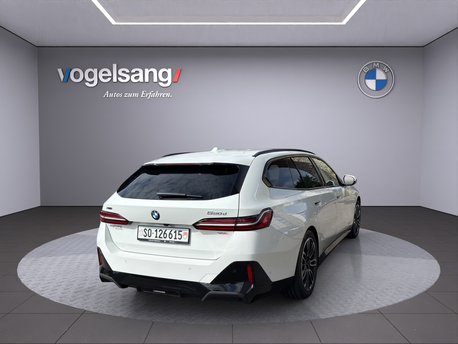 BMW 520d xDrive 48V Touring M Sport Steptronic-image-4
