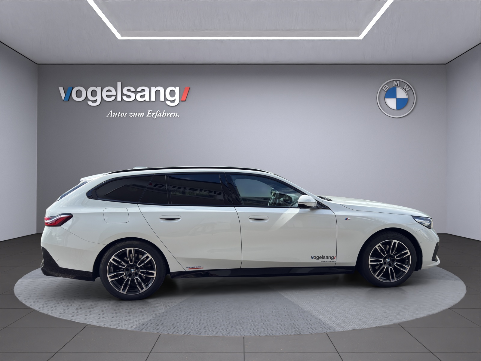 BMW 520d xDrive 48V Touring M Sport Steptronic-image-5