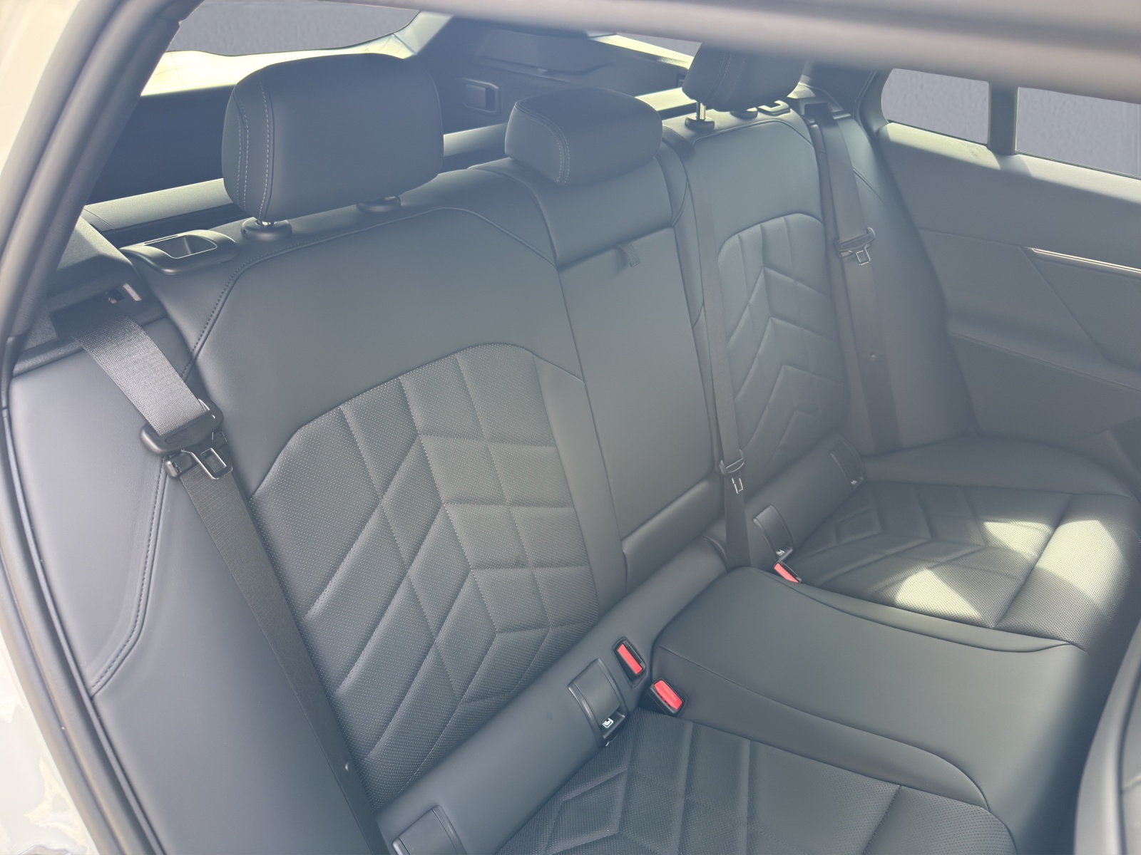 BMW 520d xDrive 48V Touring M Sport Steptronic-image-9