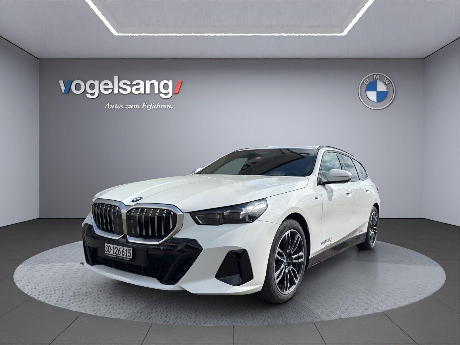 BMW 520d xDrive 48V Touring M Sport Steptronic-image-0