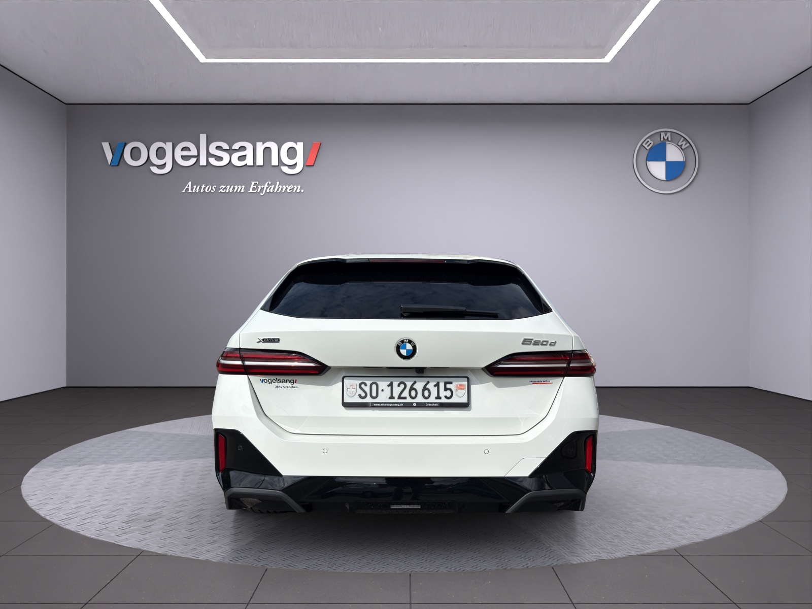BMW 520d xDrive 48V Touring M Sport Steptronic-image-11