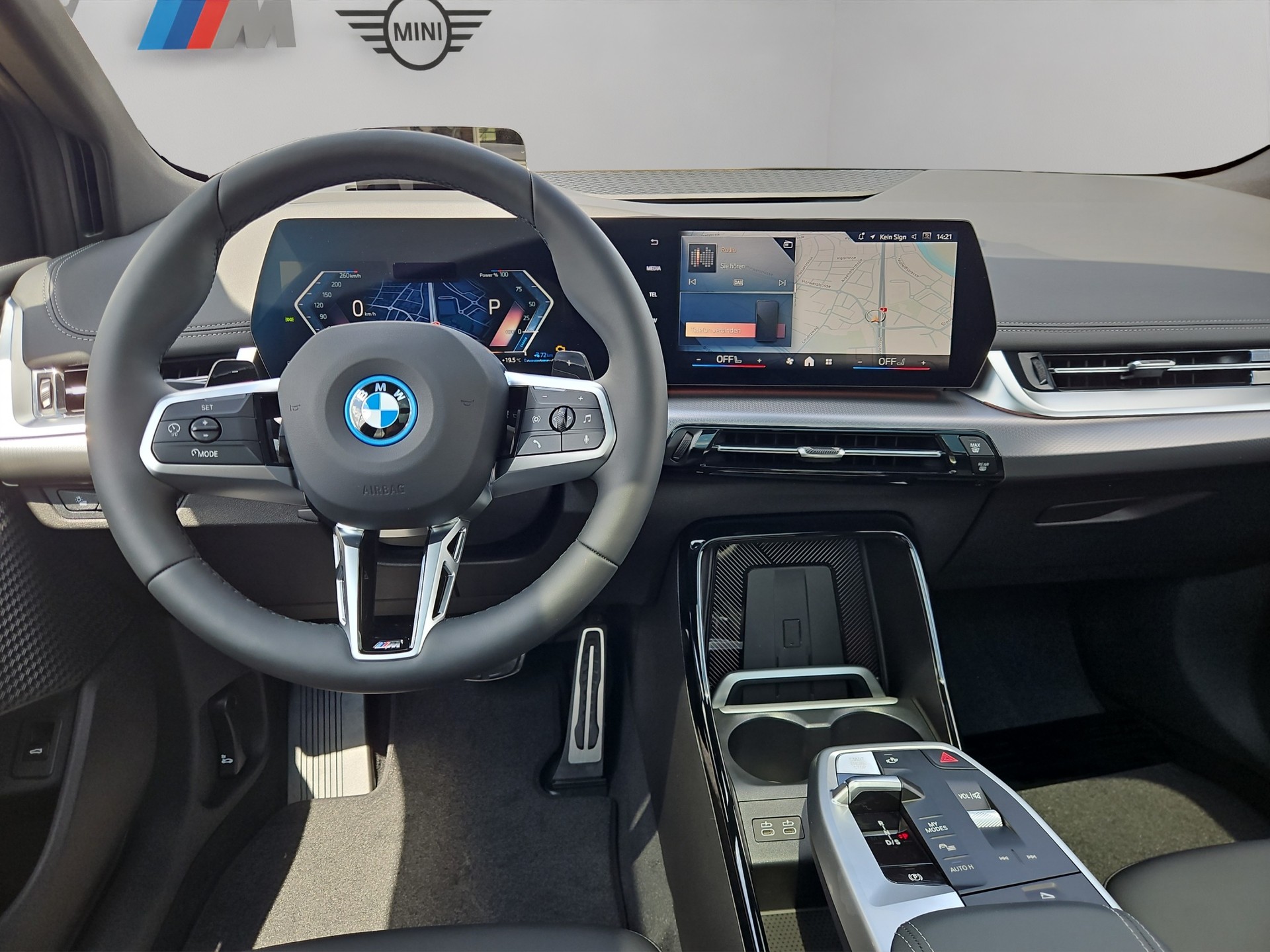 BMW 230e xDrive Active Tourer M Sport-image-11