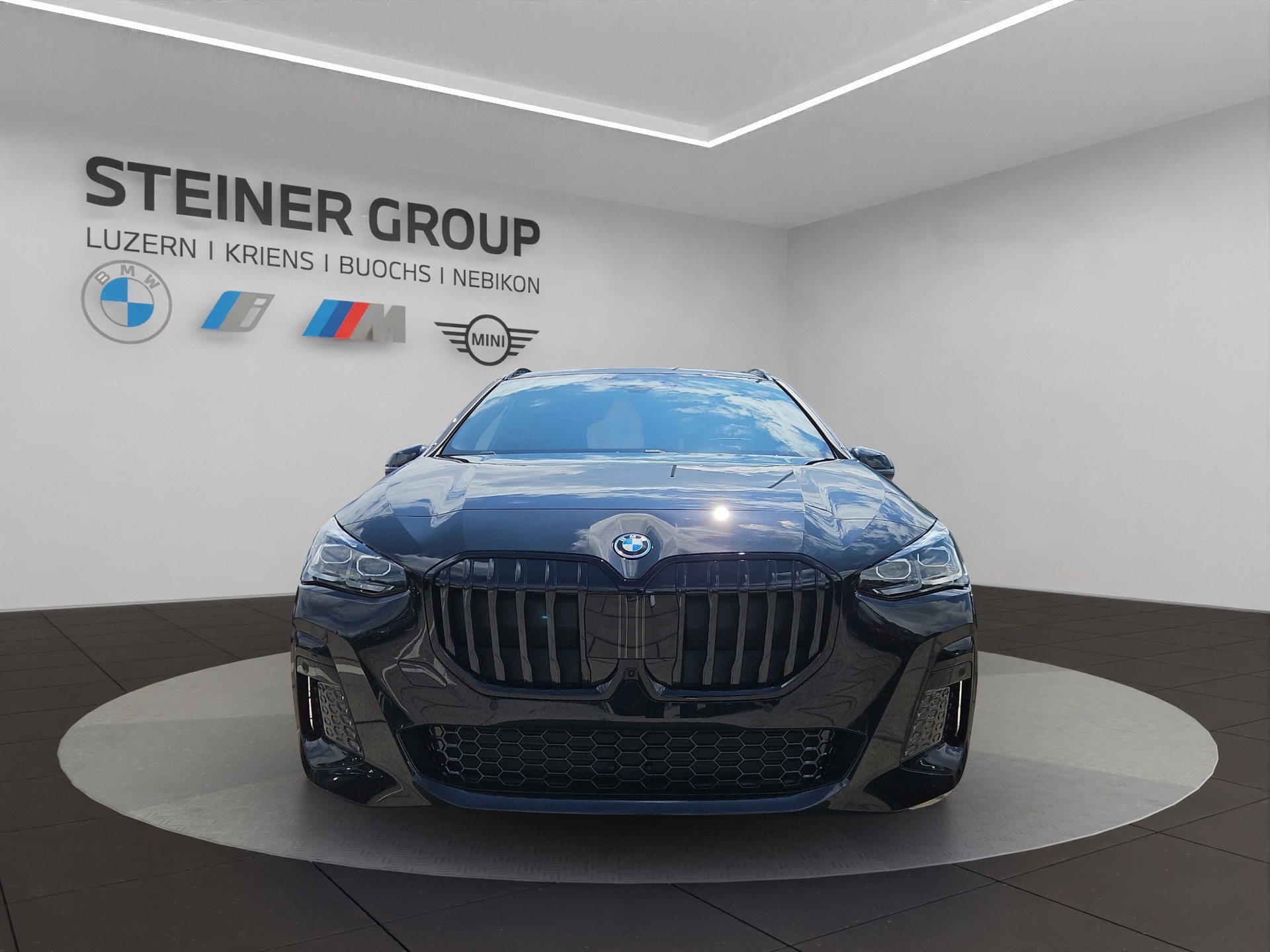 BMW 230e xDrive Active Tourer M Sport-image-1