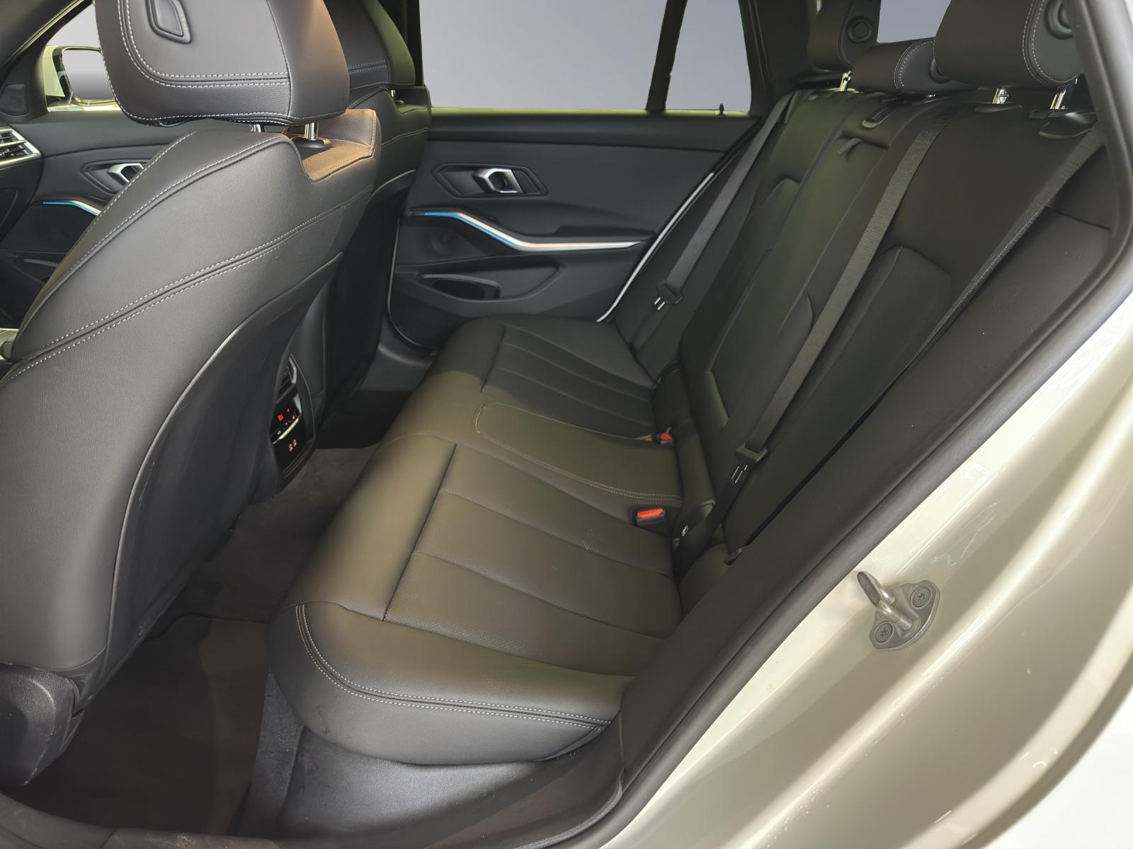 BMW 330d xDrive Touring M Sport-image-15