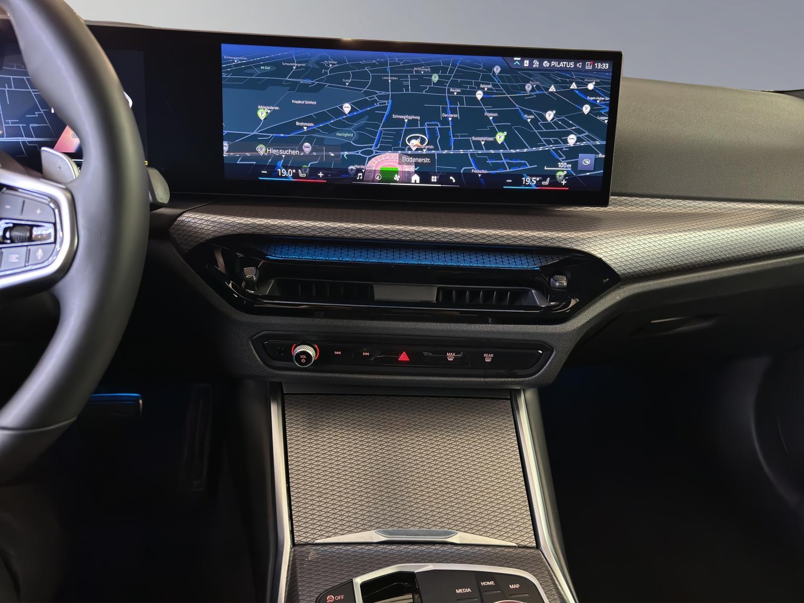 BMW 330d xDrive Touring M Sport-image-12