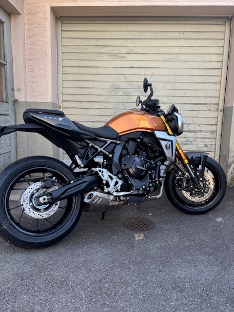 SUZUKI 8T