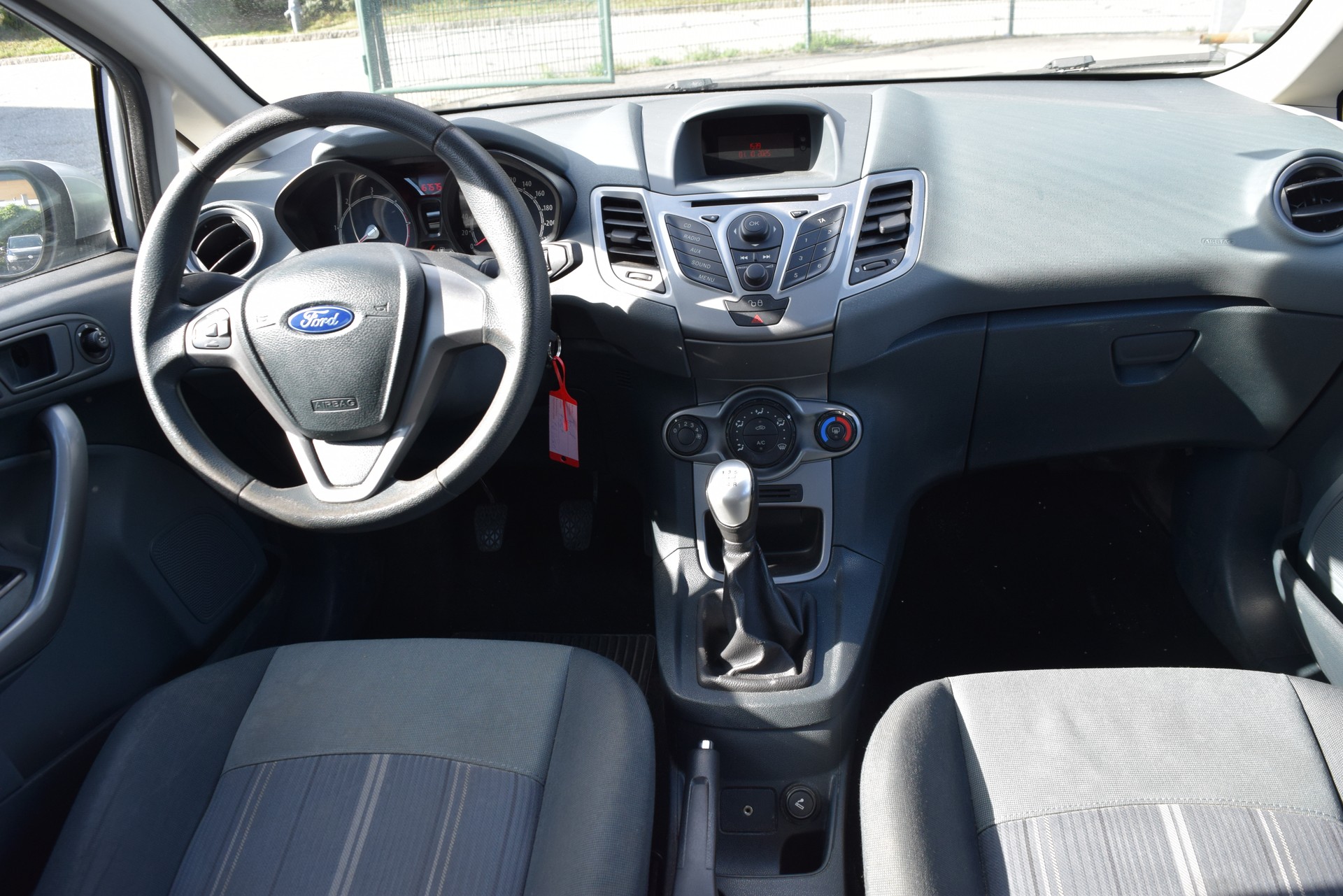 FORD Fiesta 1.4 16V Trend-image-11