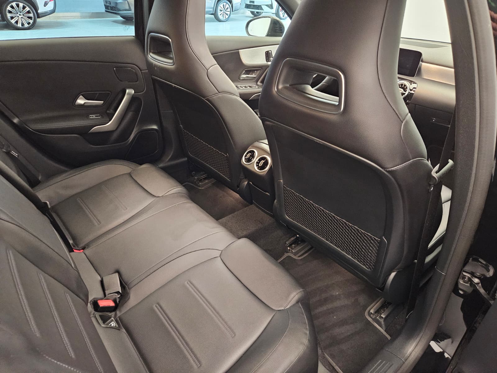 MERCEDES-BENZ A 200 Progressive 7G-DCT-image-13