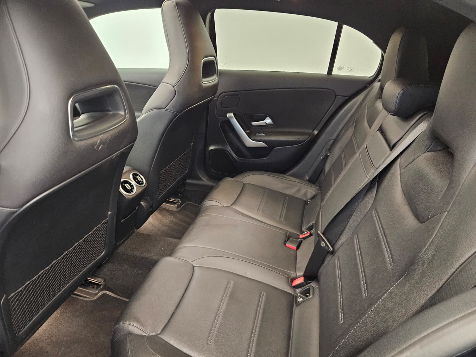 MERCEDES-BENZ A 200 Progressive 7G-DCT-image-12