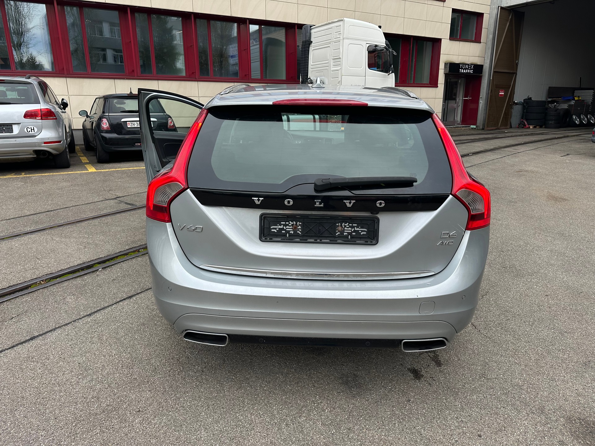 VOLVO V60 D6 AWD Plug-in Hybrid Pure Limited Geartronic-image-5