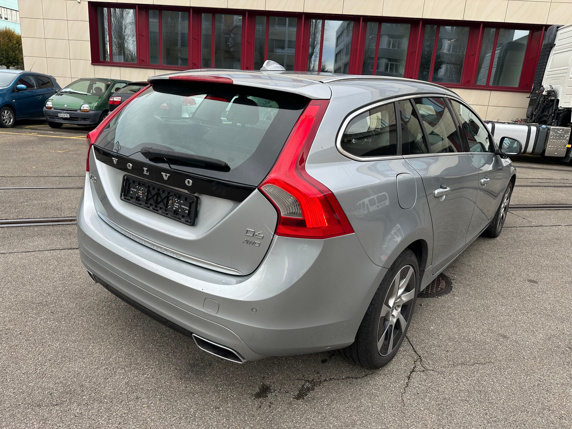 VOLVO V60 D6 AWD Plug-in Hybrid Pure Limited Geartronic-image-6