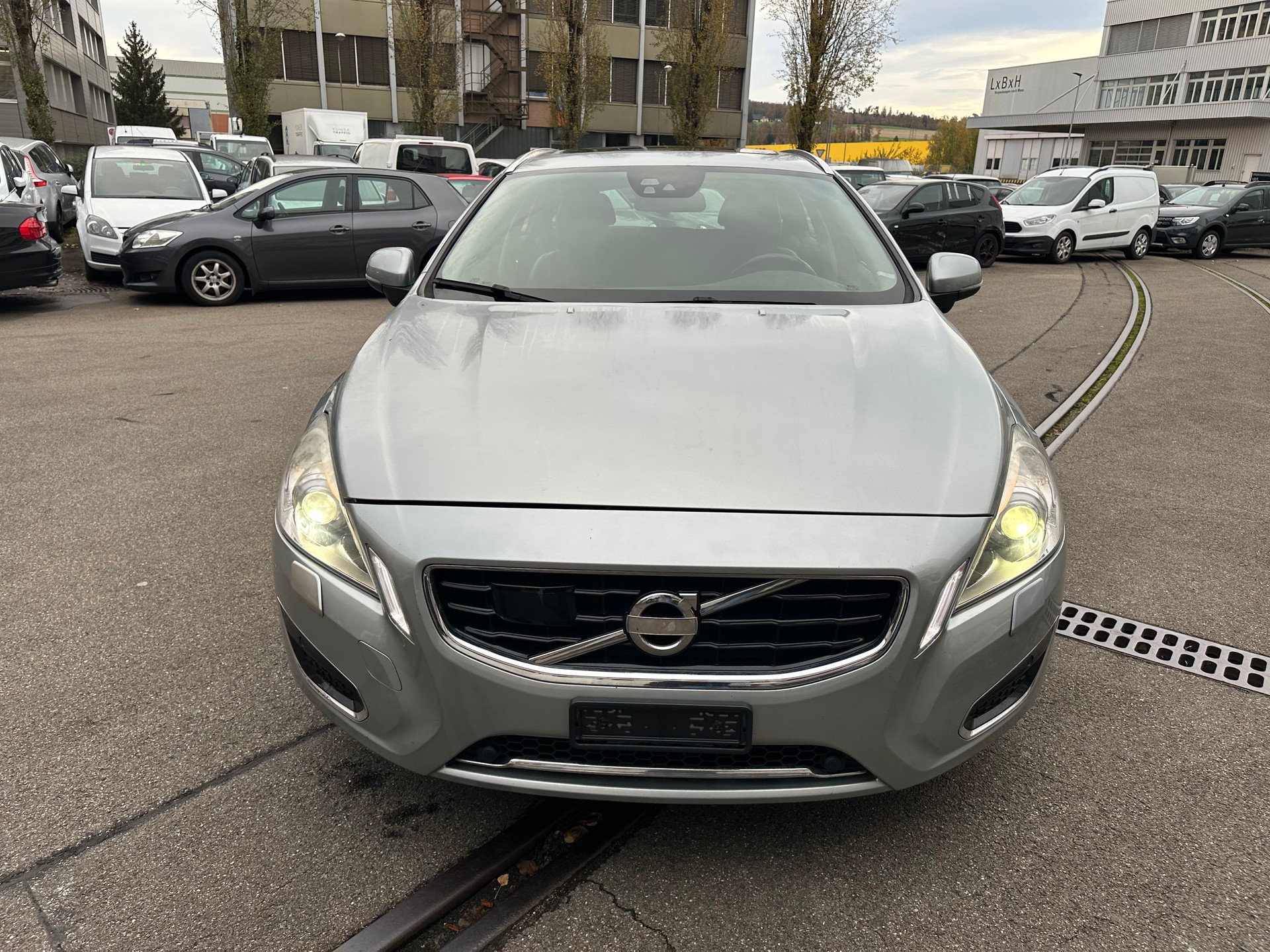 VOLVO V60 D6 AWD Plug-in Hybrid Pure Limited Geartronic-image-1
