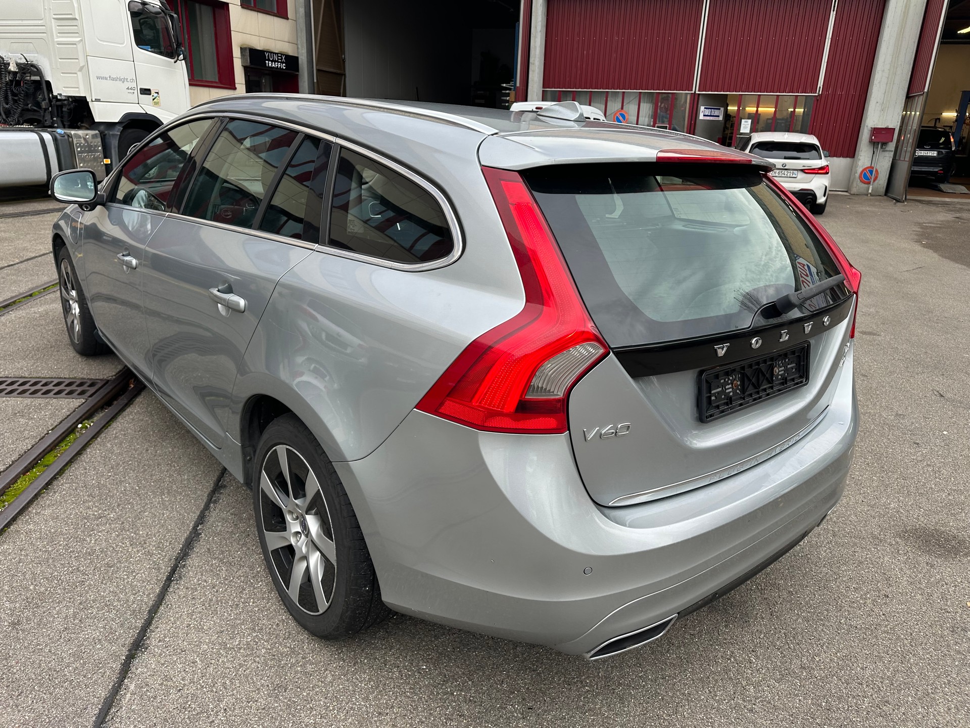 VOLVO V60 D6 AWD Plug-in Hybrid Pure Limited Geartronic-image-7