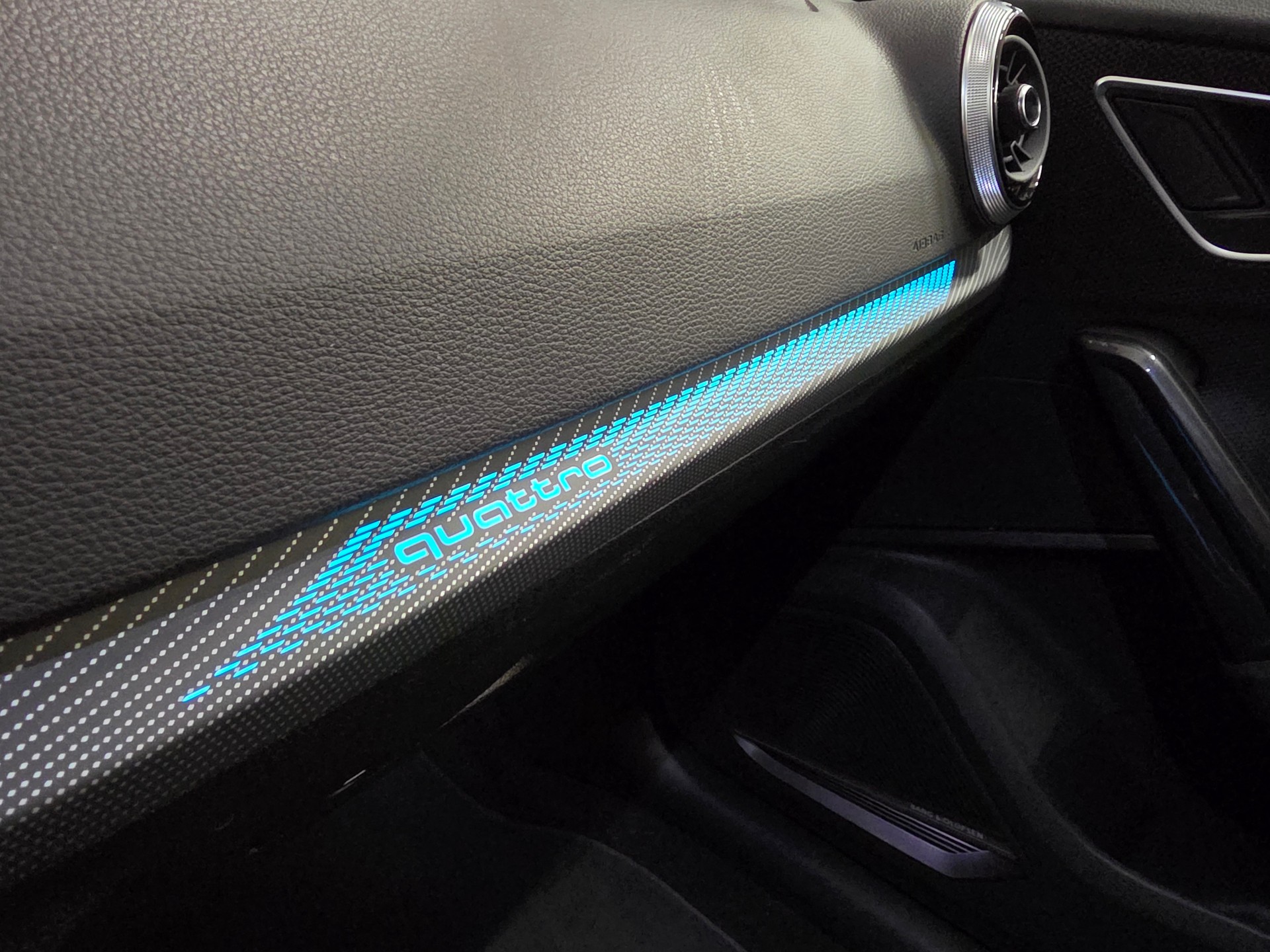 AUDI SQ2 TFSI quattro S-tronic-image-10