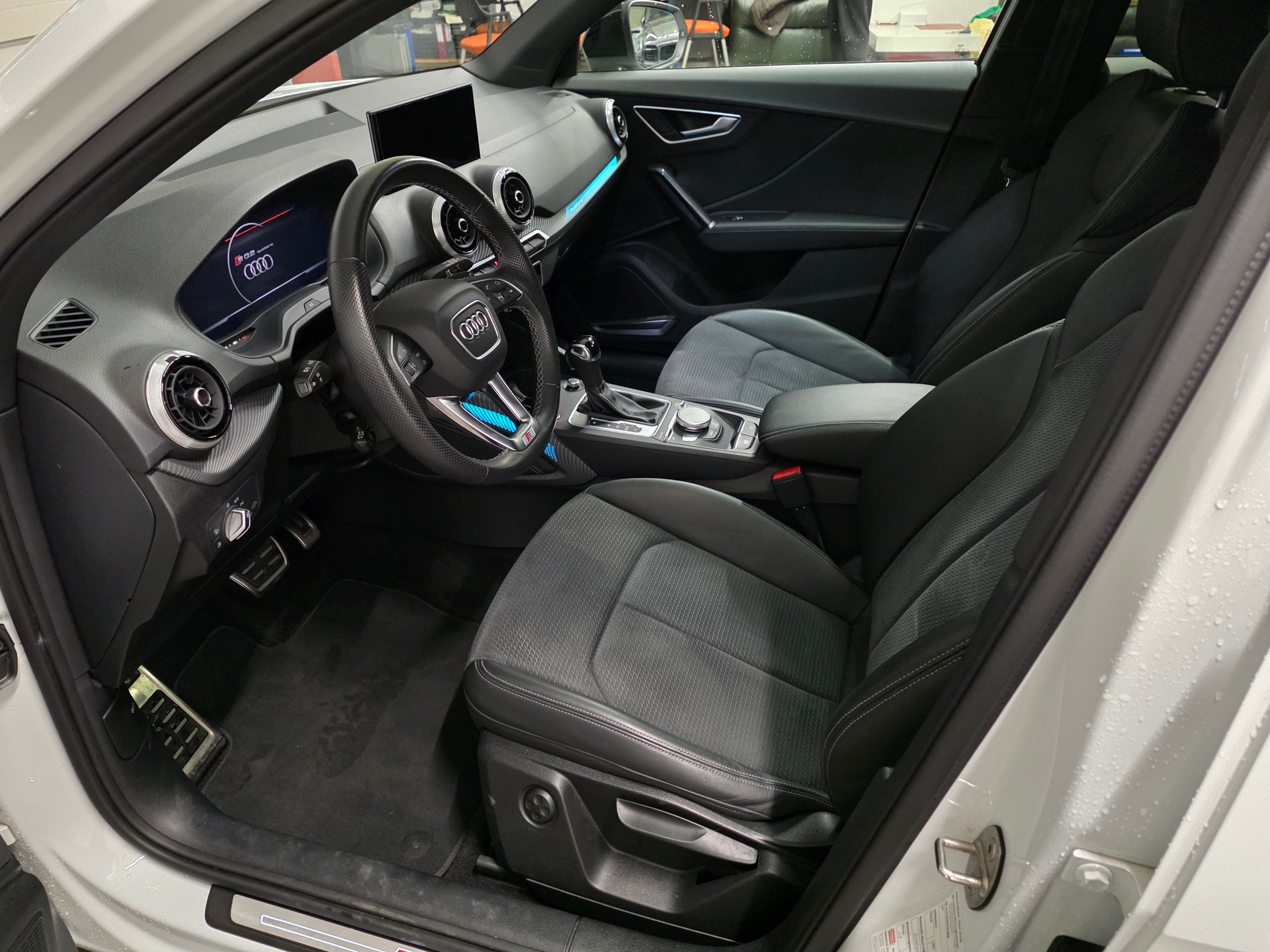 AUDI SQ2 TFSI quattro S-tronic-image-3