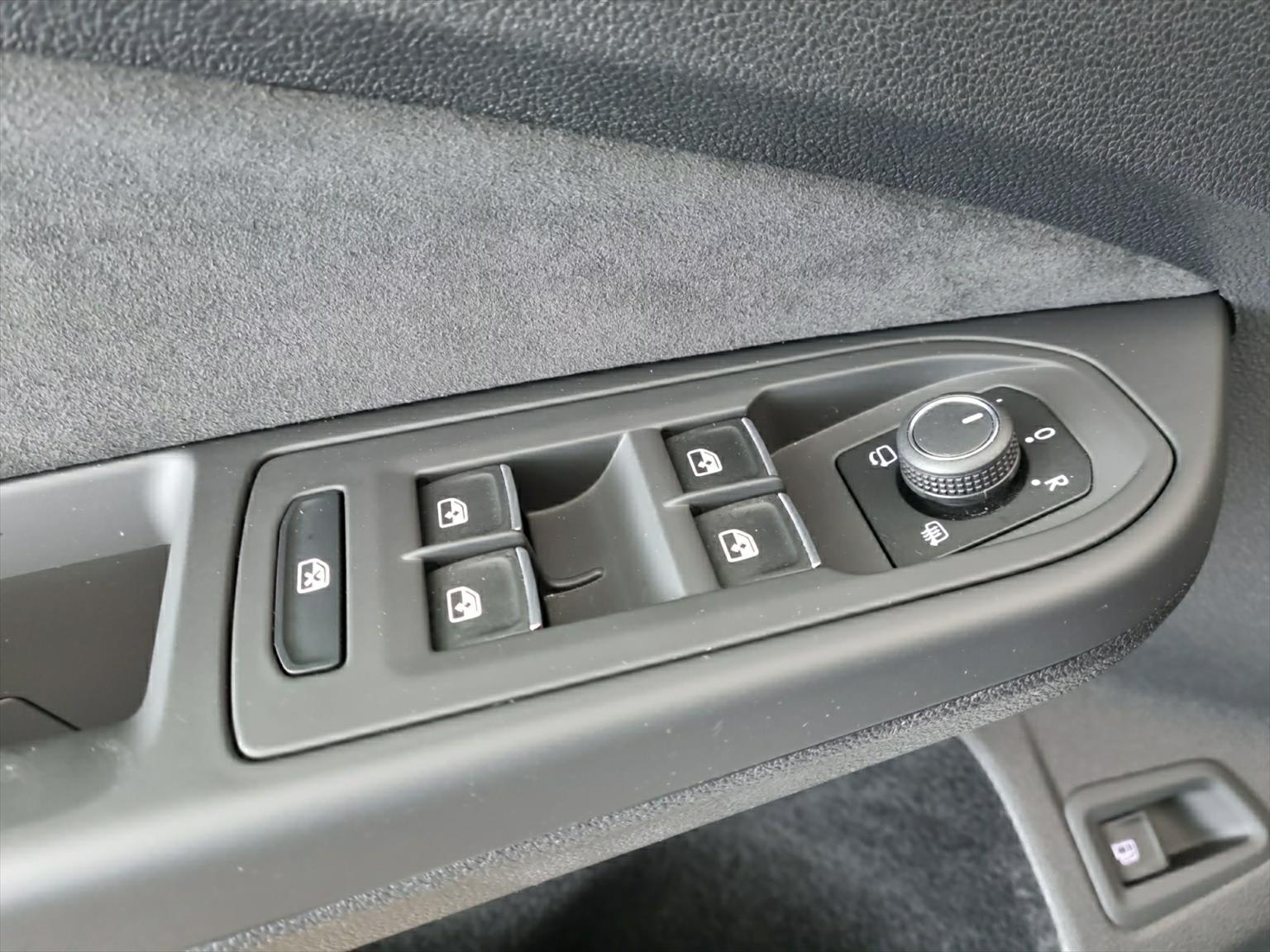 VW Golf 1.4 TSI PHEV GTE DSG-image-12