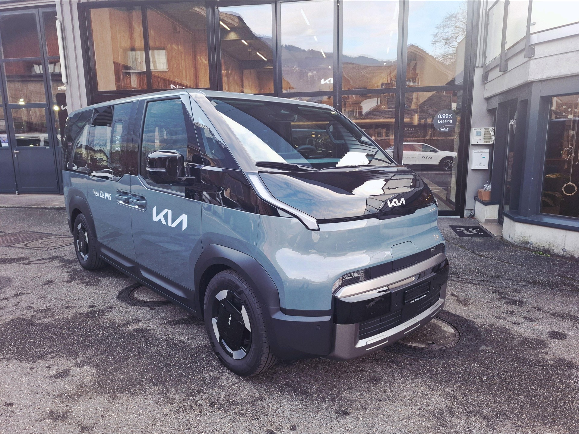 KIA PV5 Passenger 71.2 kWh Plus-image-7