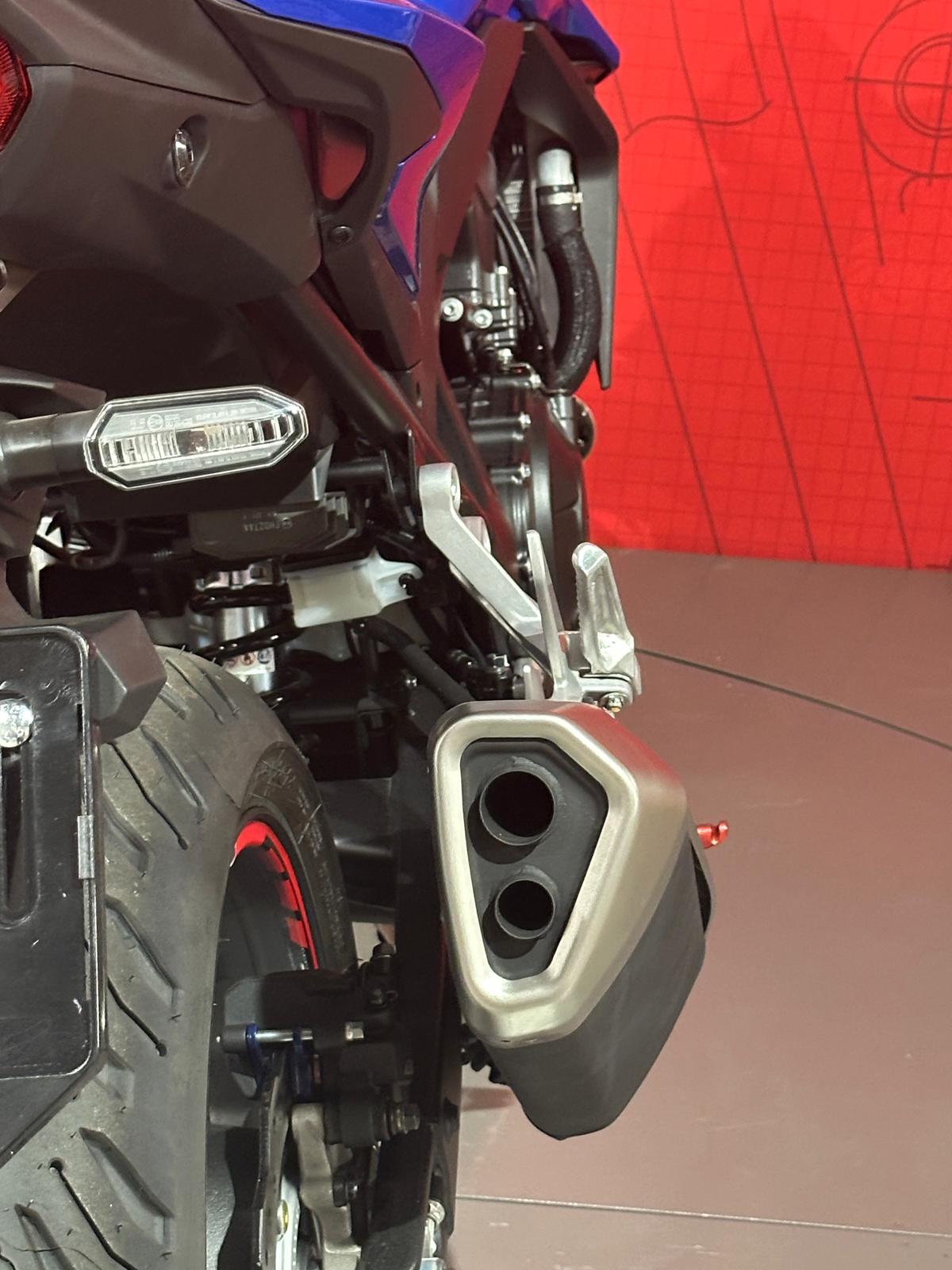 HONDA CB 750 Hornet **Glint Wave Blue*Neufahrzeug-showroom-element-2