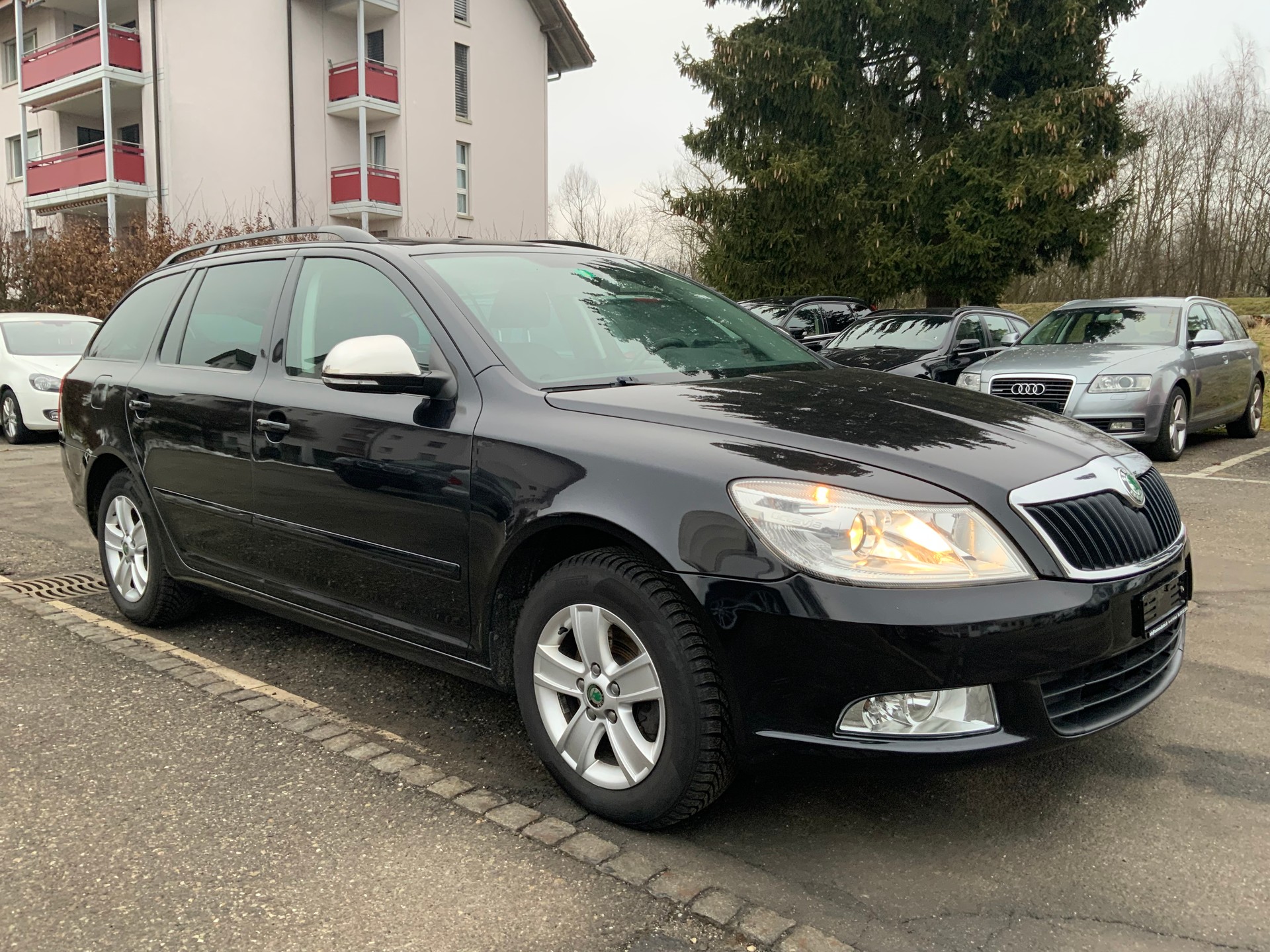 SKODA Octavia Combi 1.8 TSI Swiss Adventure 4x4-image-2